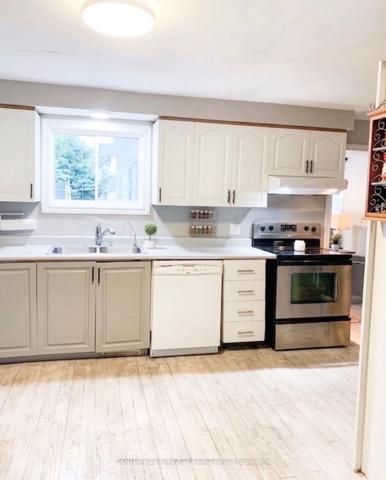 215 Victoria Street Property Photo 5
