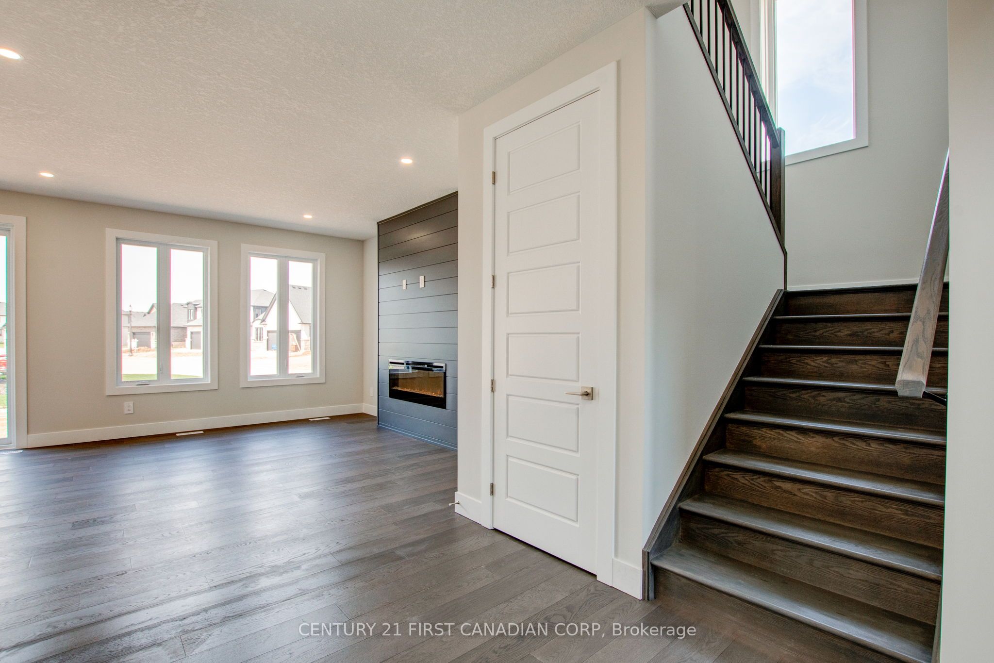100 Aspen Circle Property Photo 6