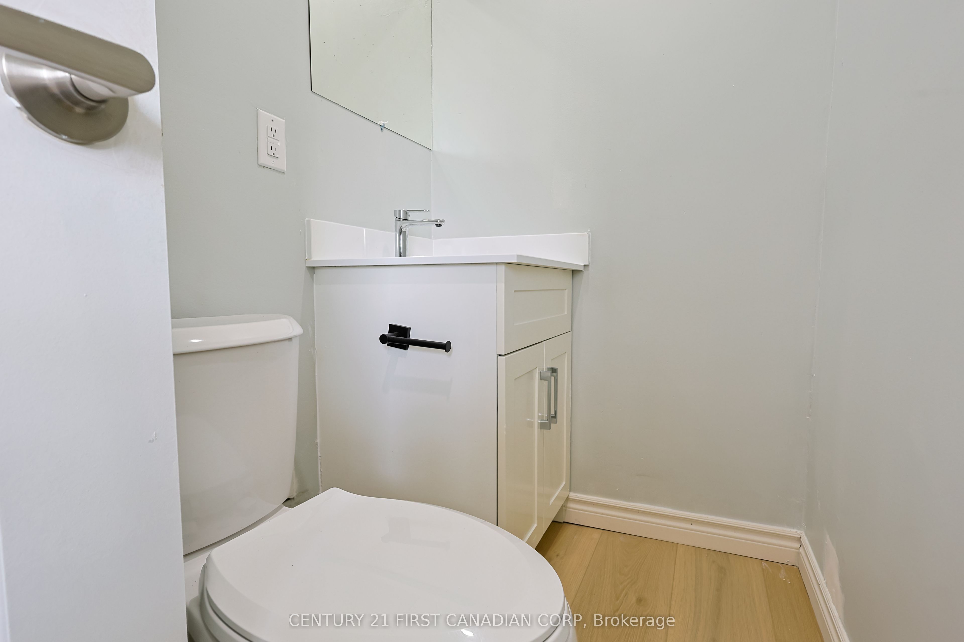 268 Burlington Crescent Upper Property Photo 9