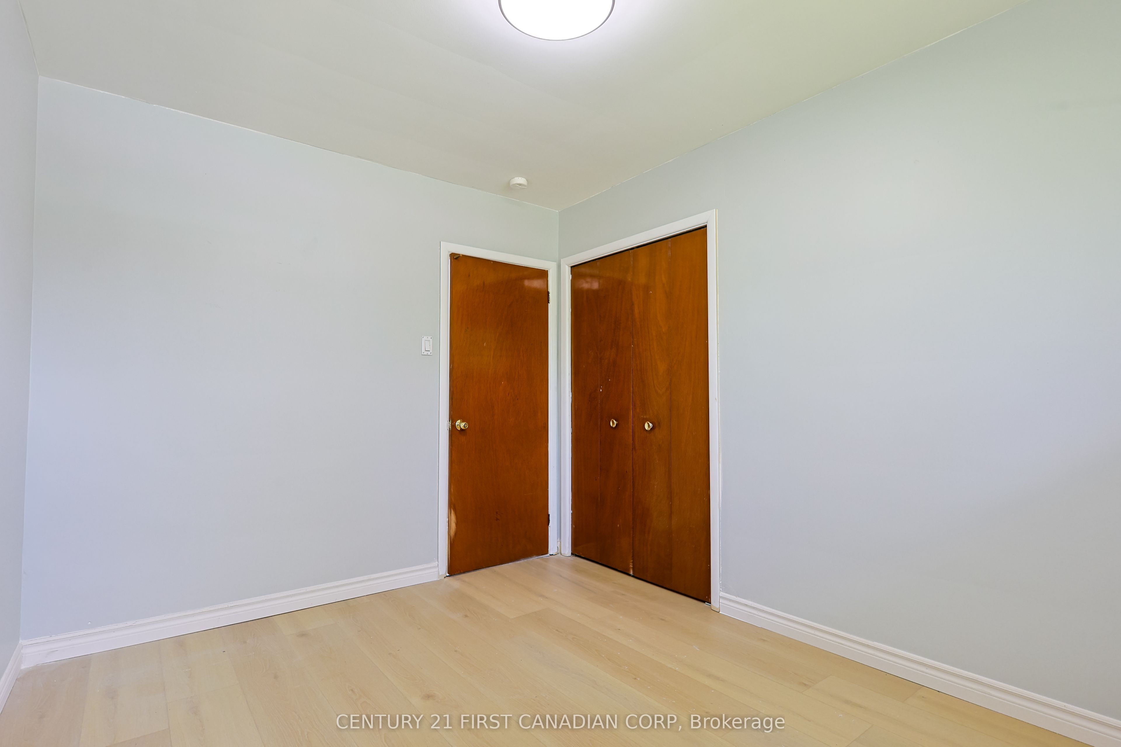 268 Burlington Crescent Upper Property Photo 13