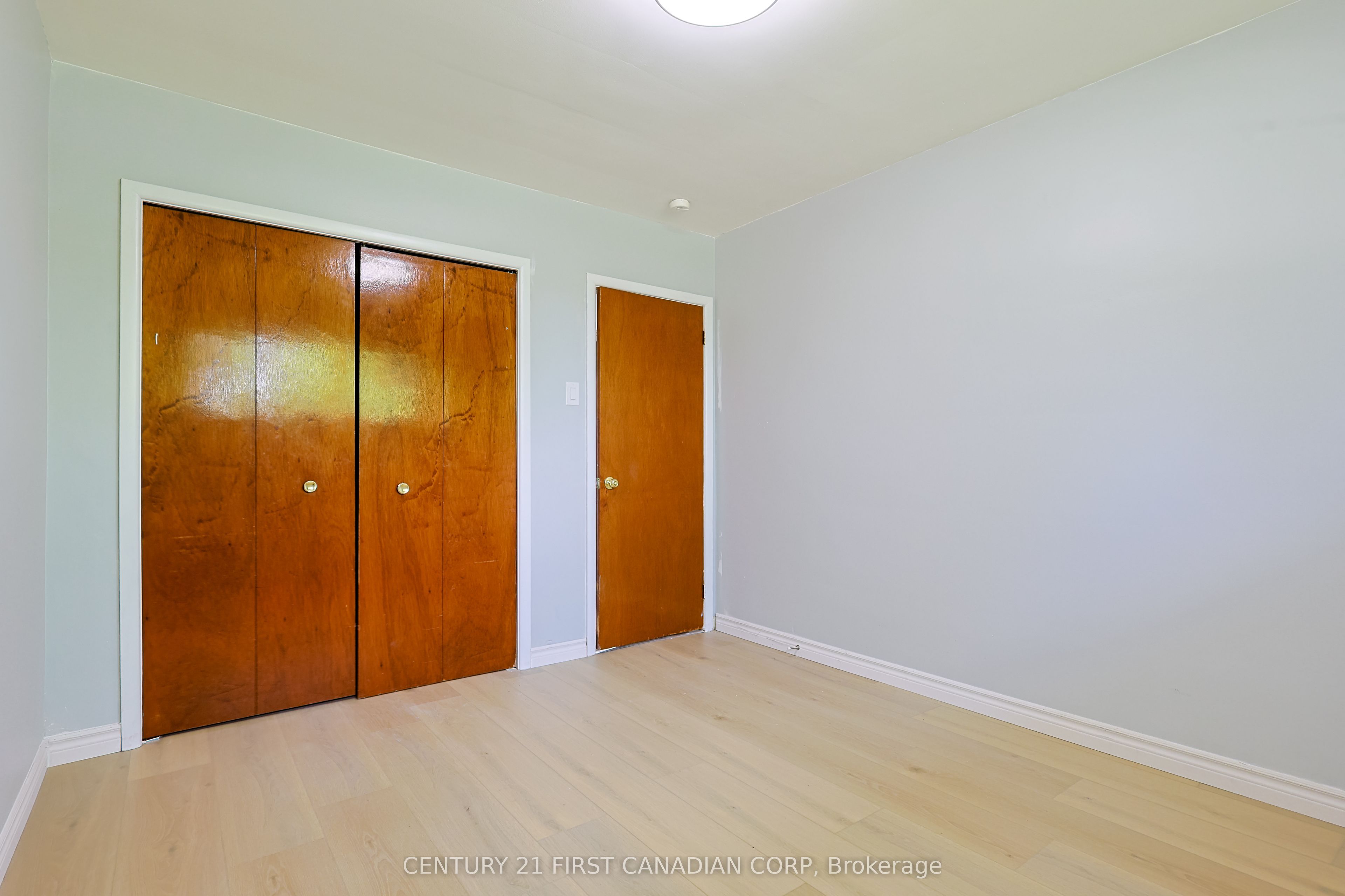 268 Burlington Crescent Upper Property Photo 16