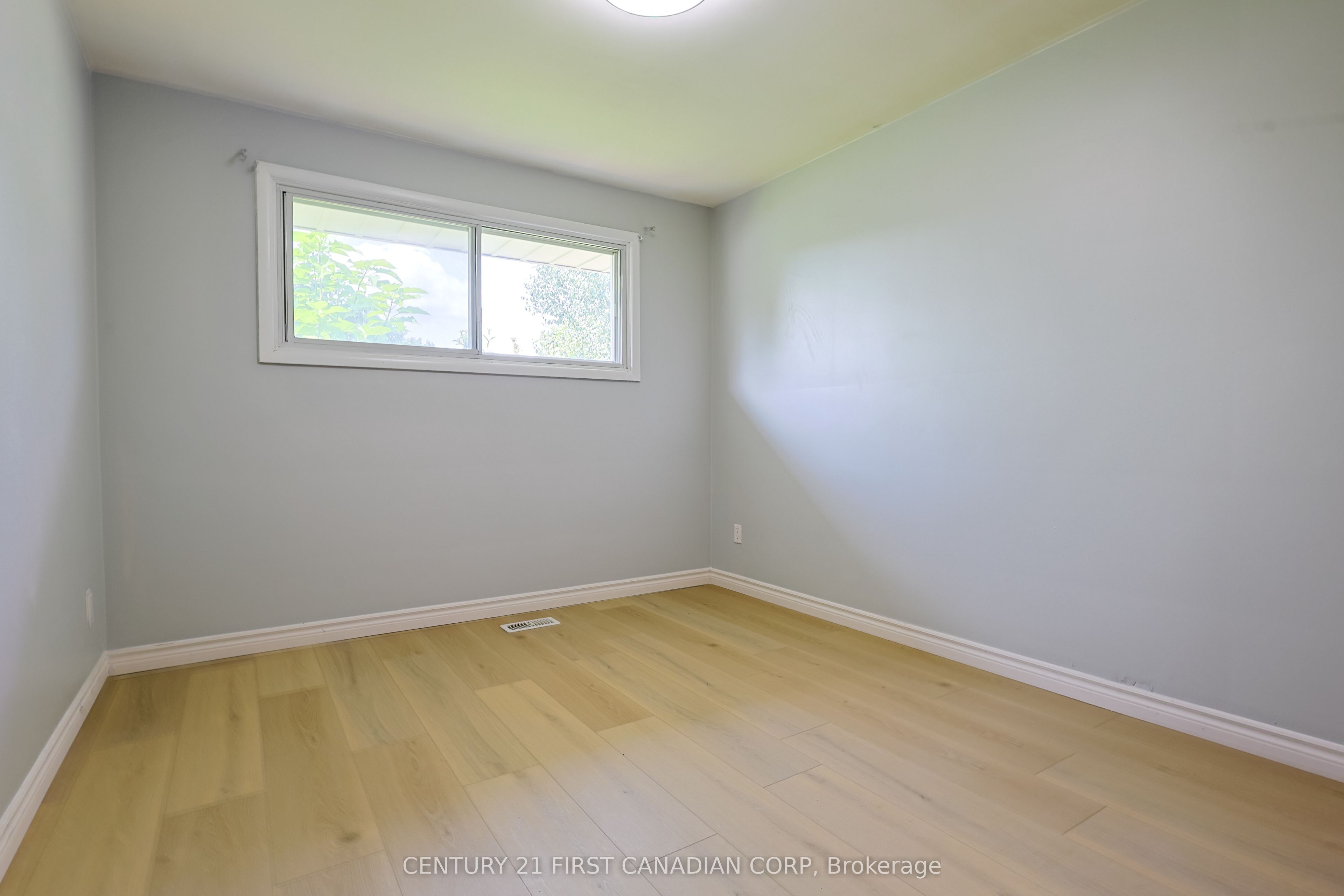268 Burlington Crescent Upper Property Photo 17