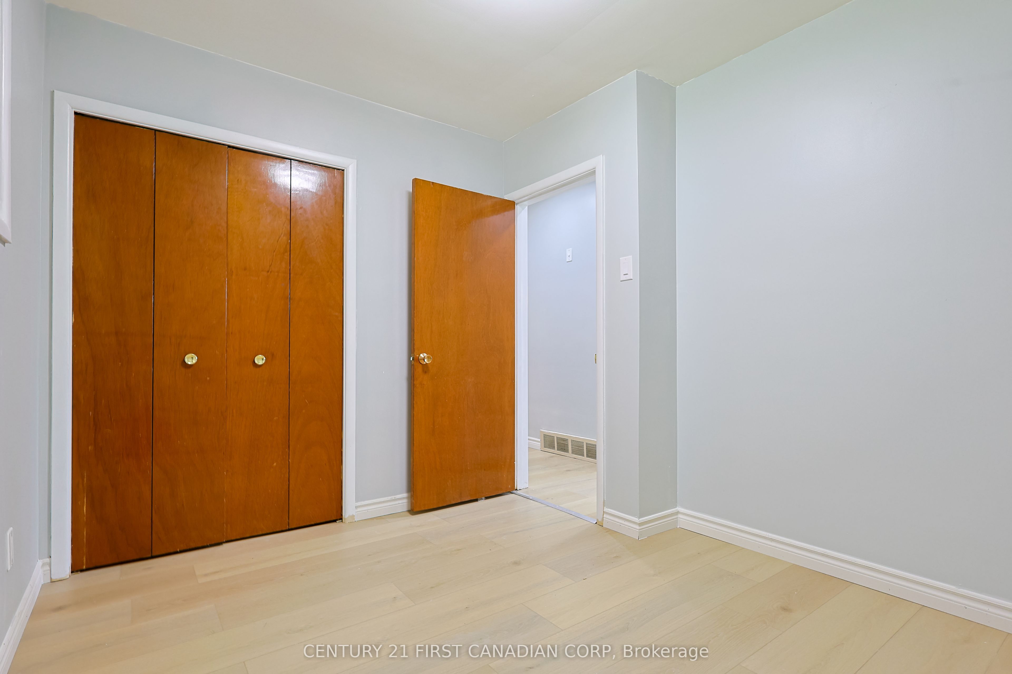 268 Burlington Crescent Upper Property Photo 19