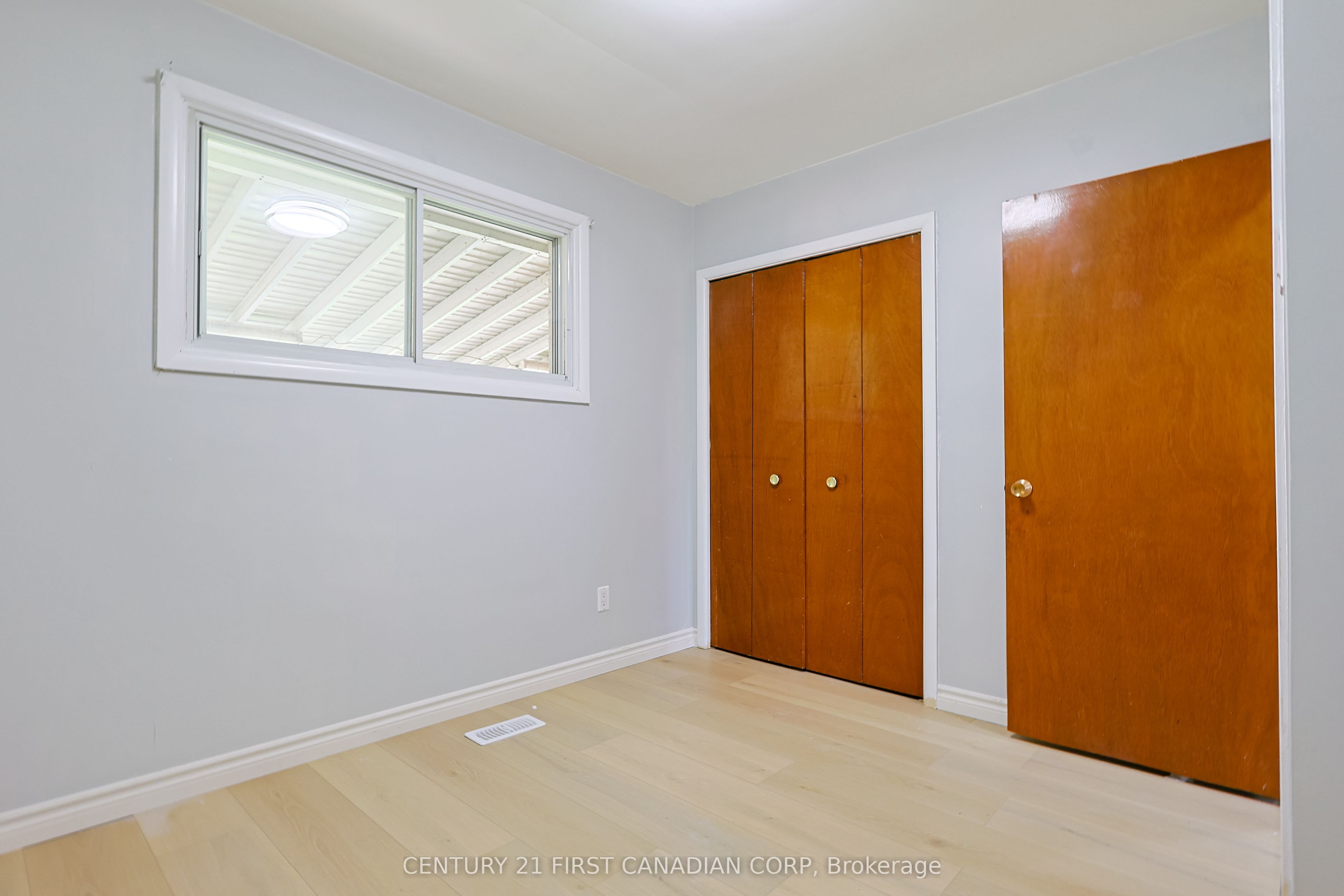 268 Burlington Crescent Upper Property Photo 20