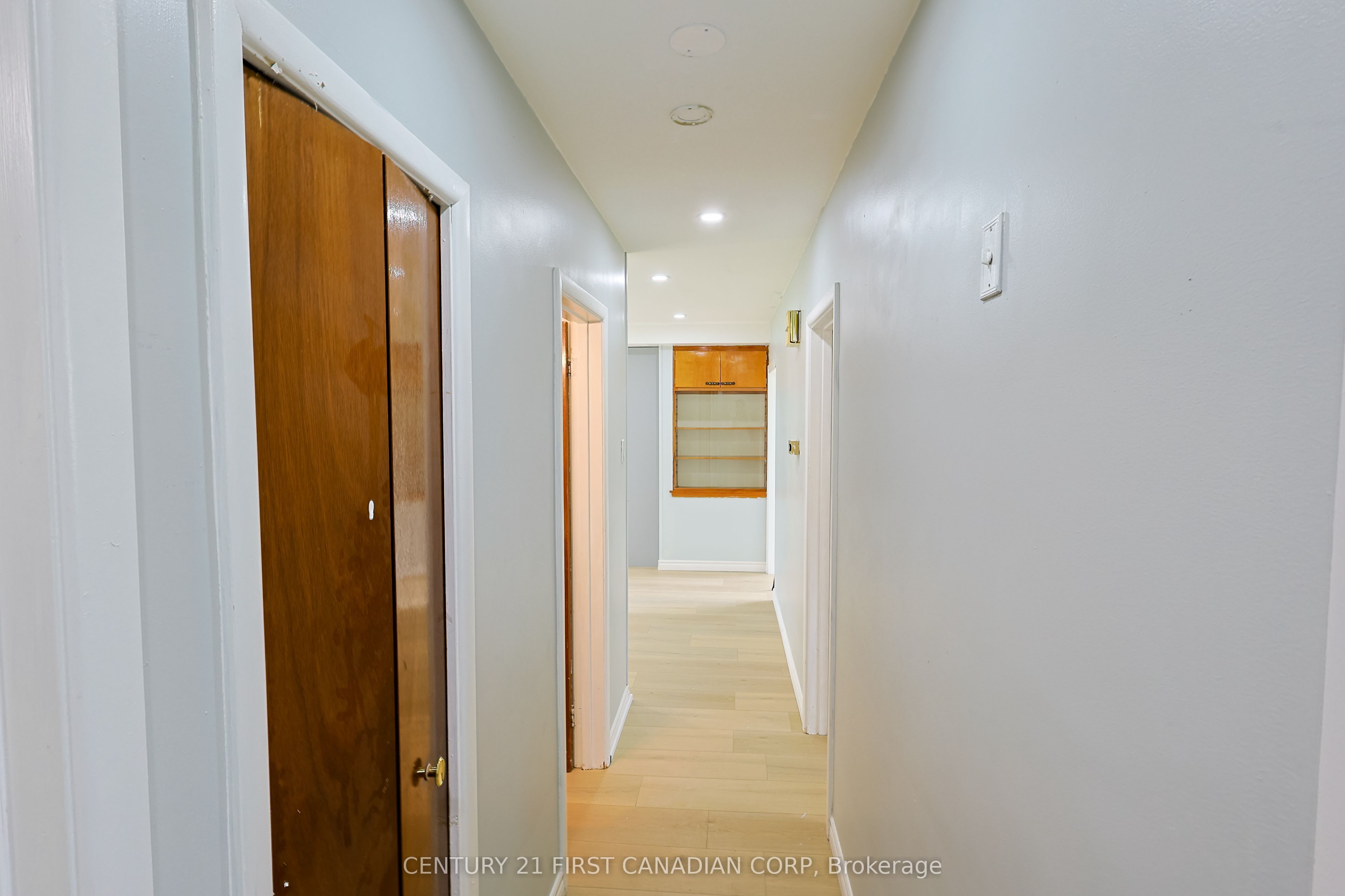 268 Burlington Crescent Upper Property Photo 21