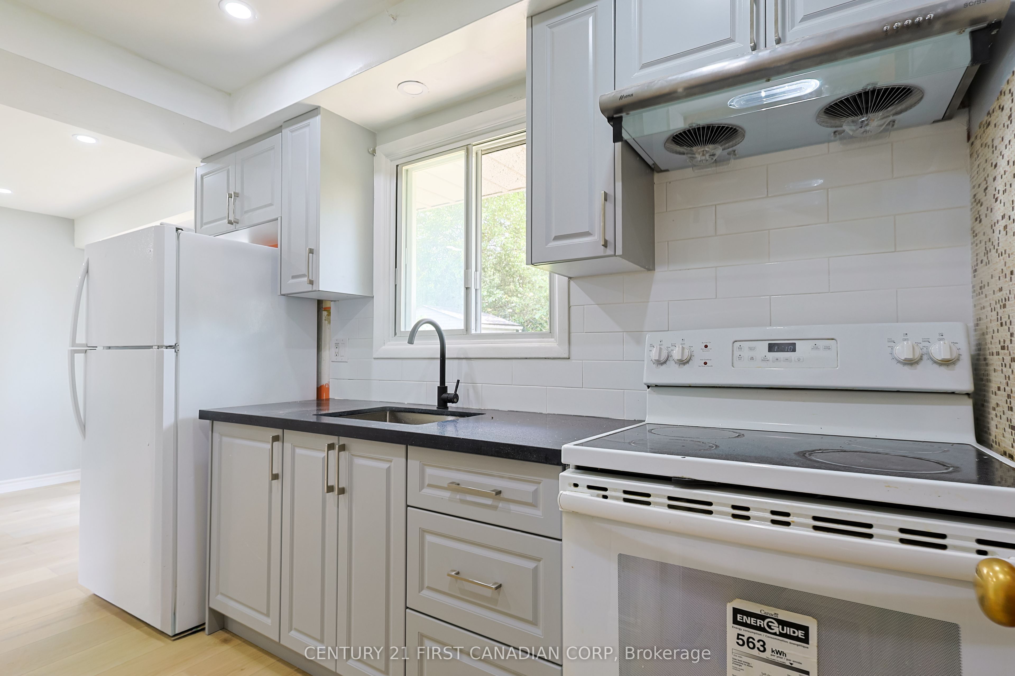 268 Burlington Crescent Upper Property Photo 27