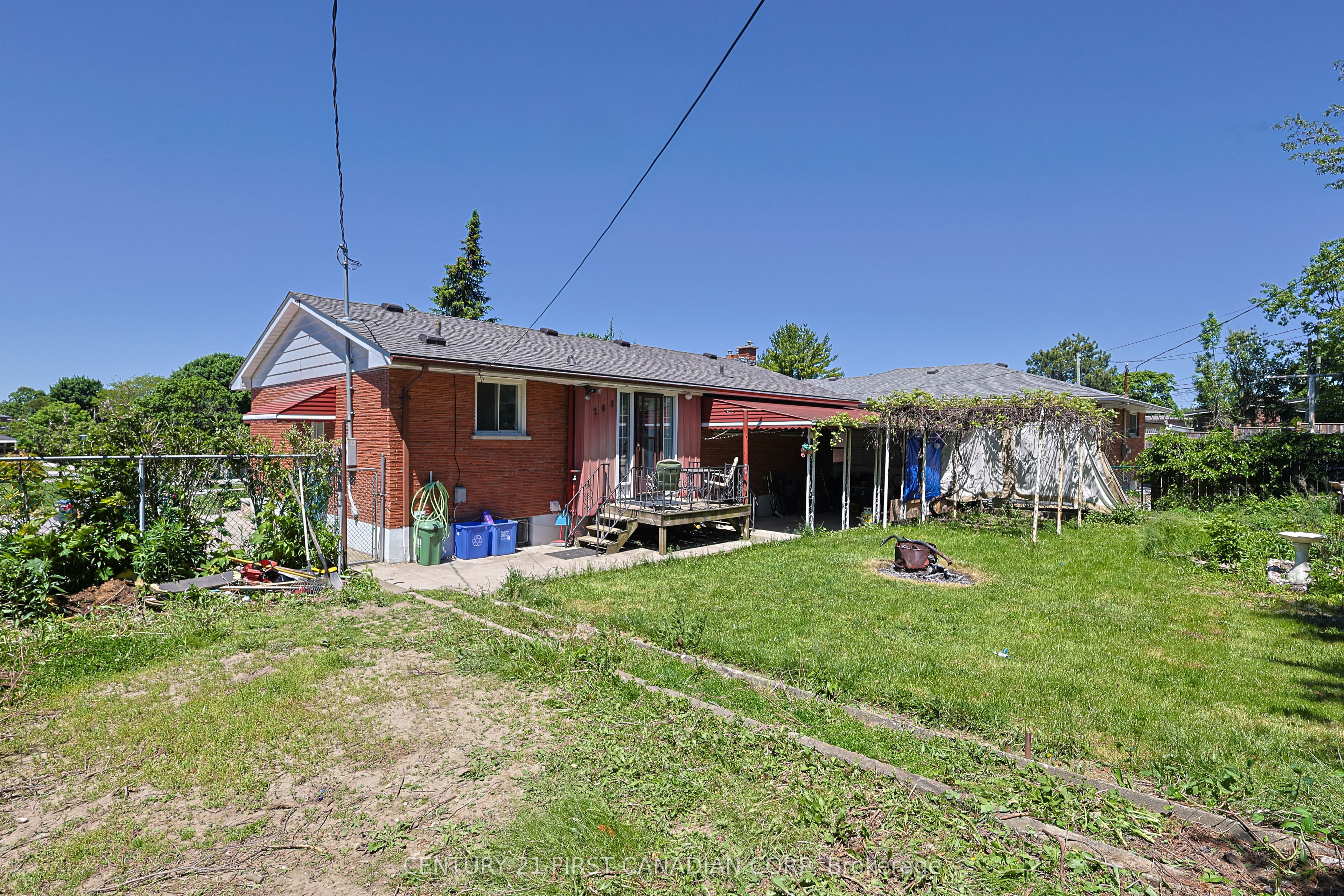 268 Burlington Crescent Upper Property Photo 31
