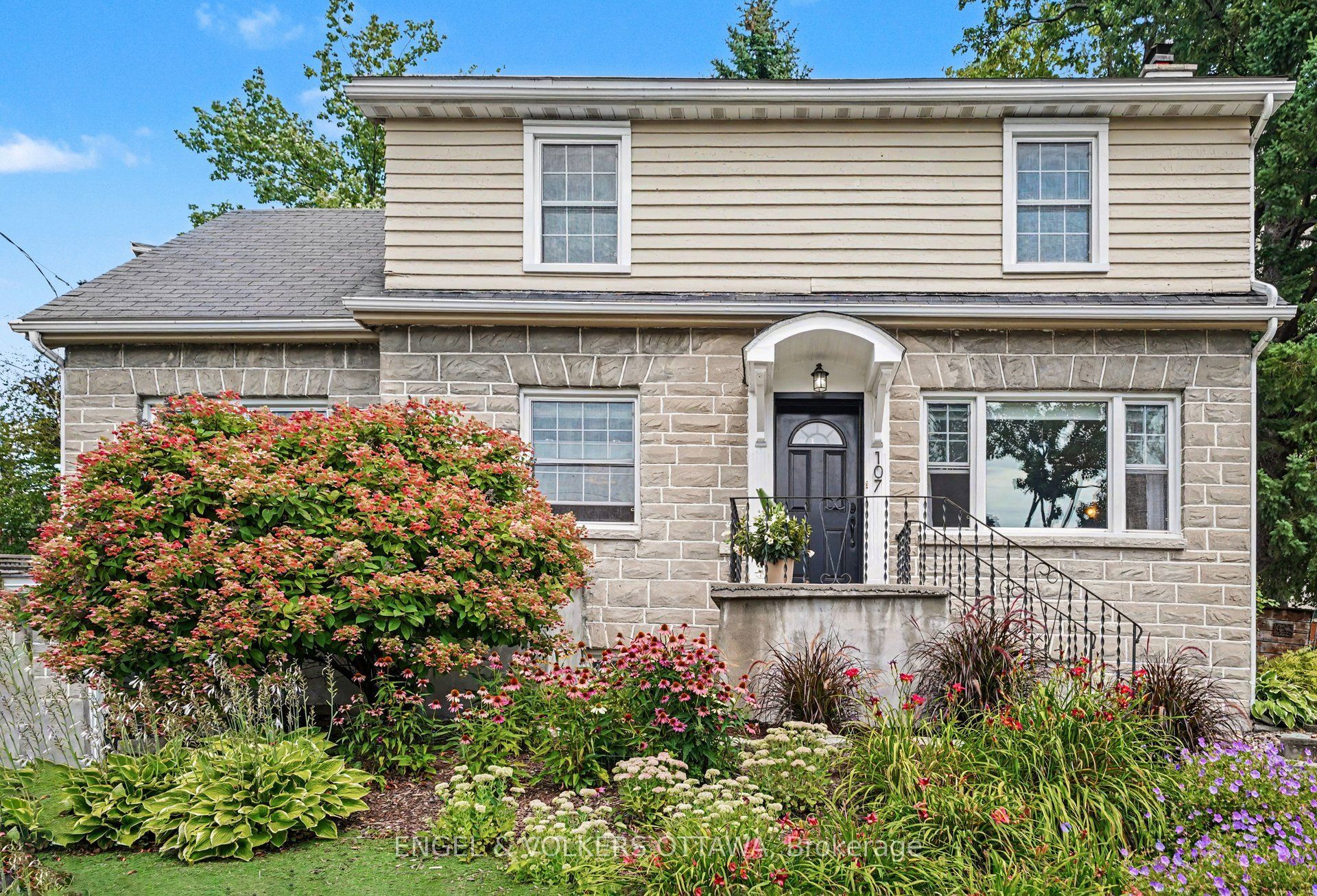 107 Ivy Crescent Property Photo 4