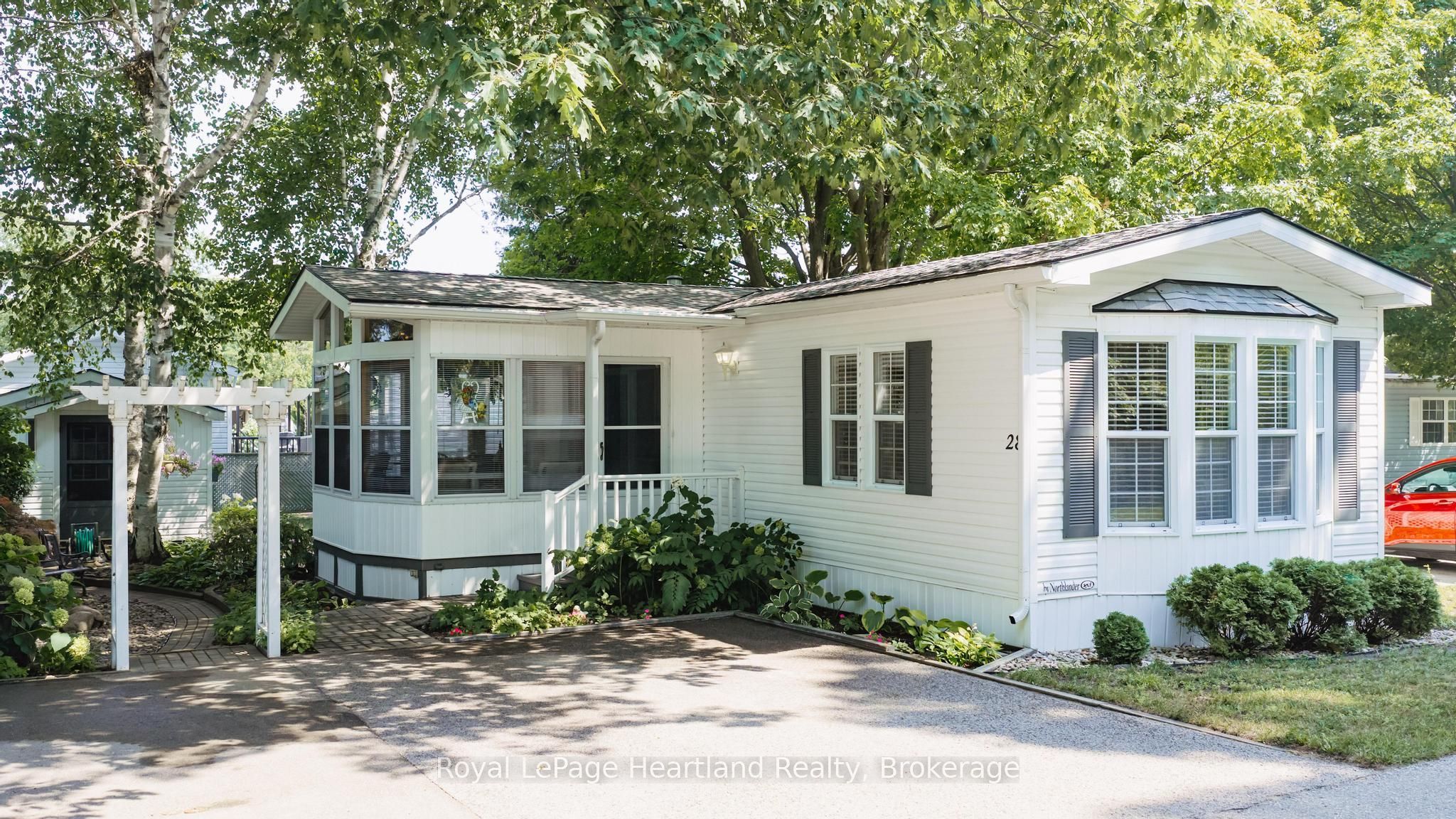 28 Iroquois Lane Property Photo 1