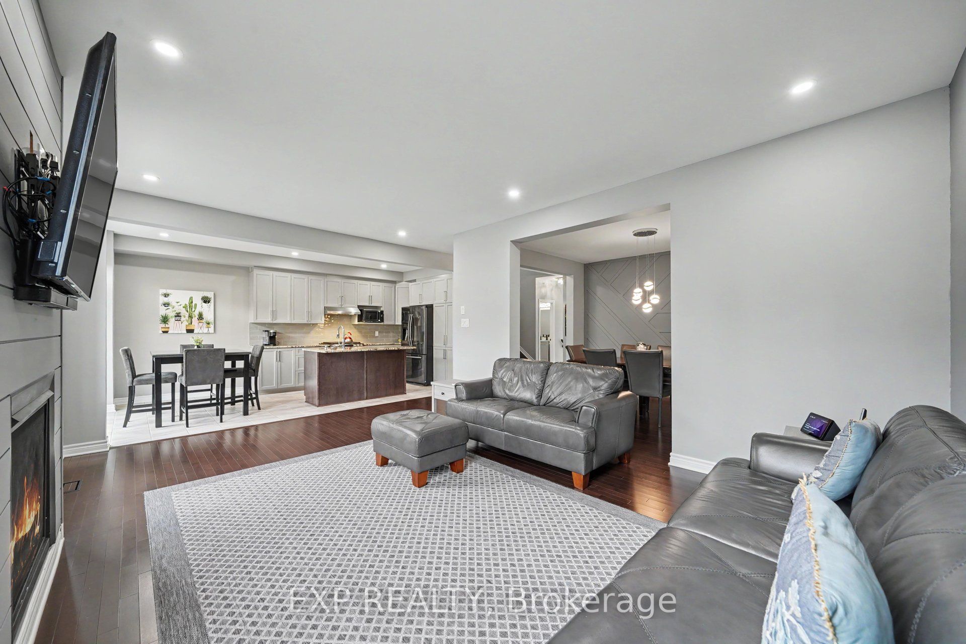 707 Cashmere Terrace Property Photo 8
