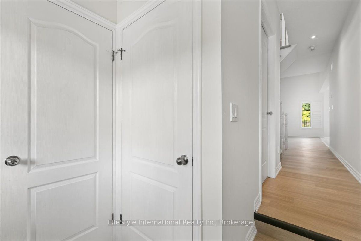 242 Moorlands Crescent S Property Photo 4