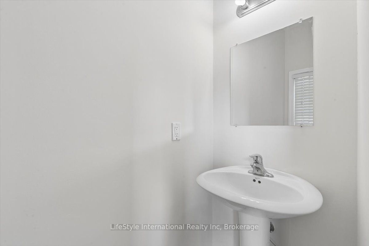 242 Moorlands Crescent S Property Photo 5