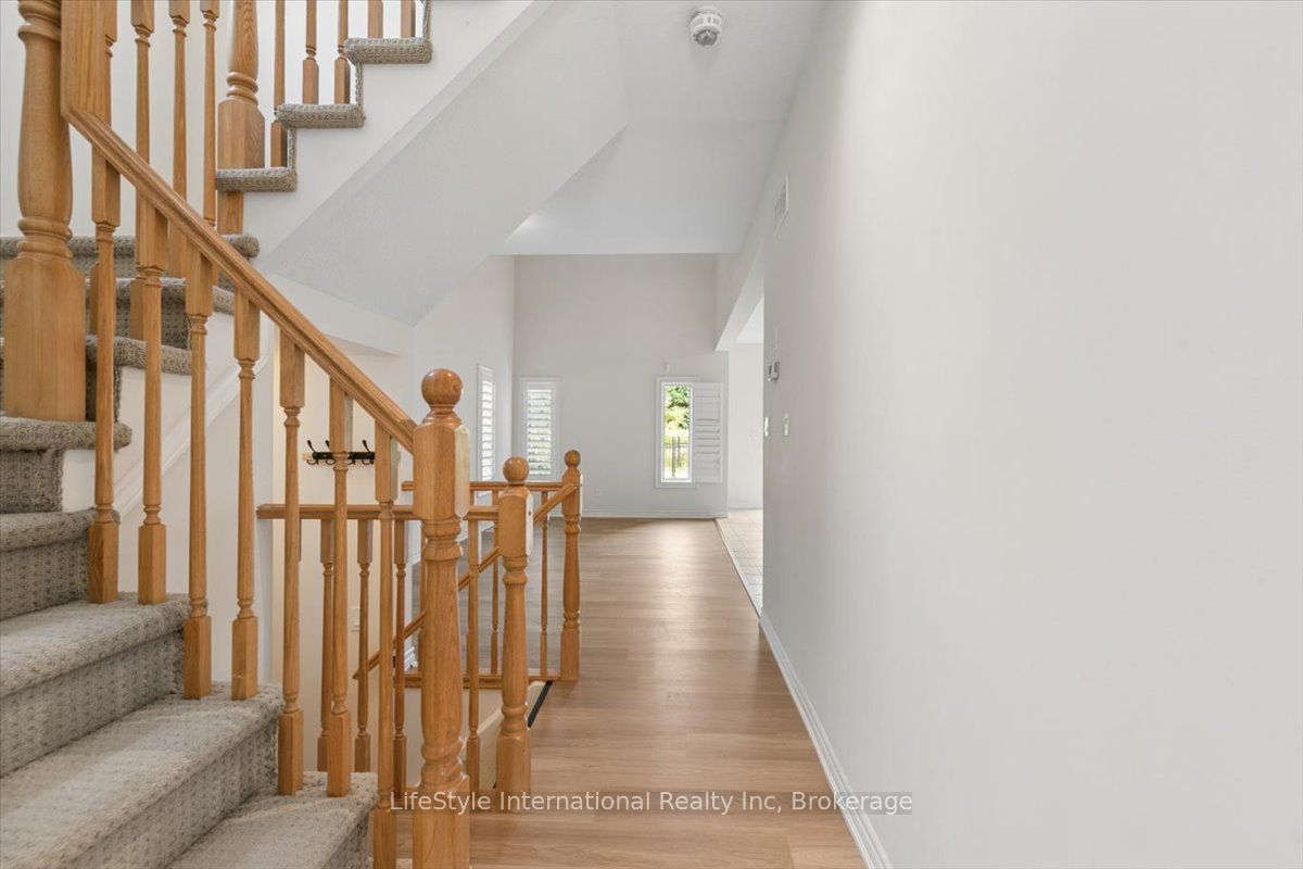 242 Moorlands Crescent S Property Photo 6