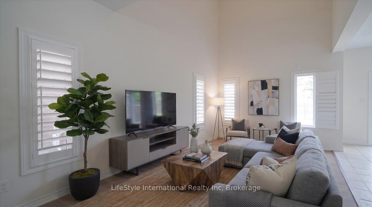242 Moorlands Crescent S Property Photo 7