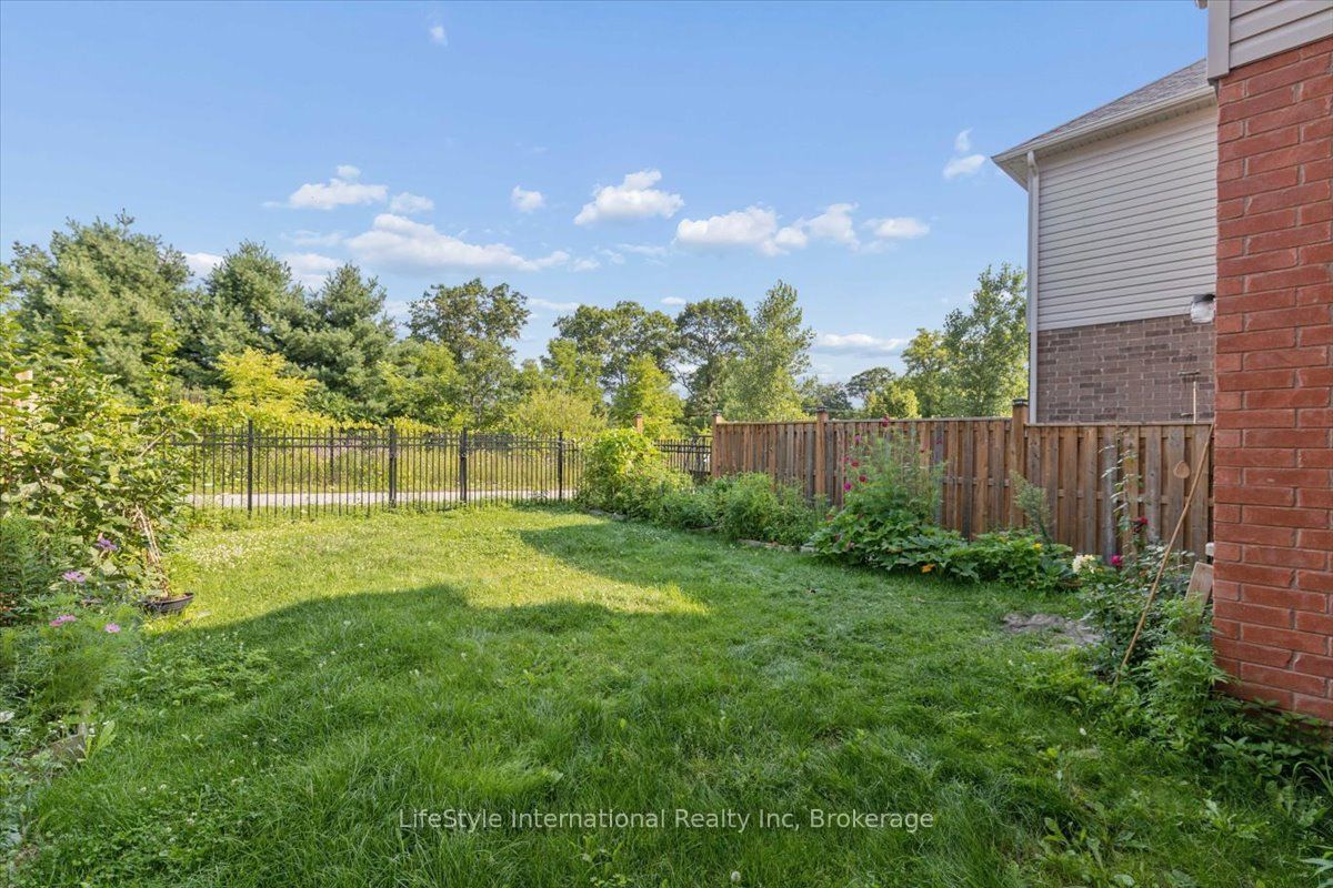 242 Moorlands Crescent S Property Photo 31