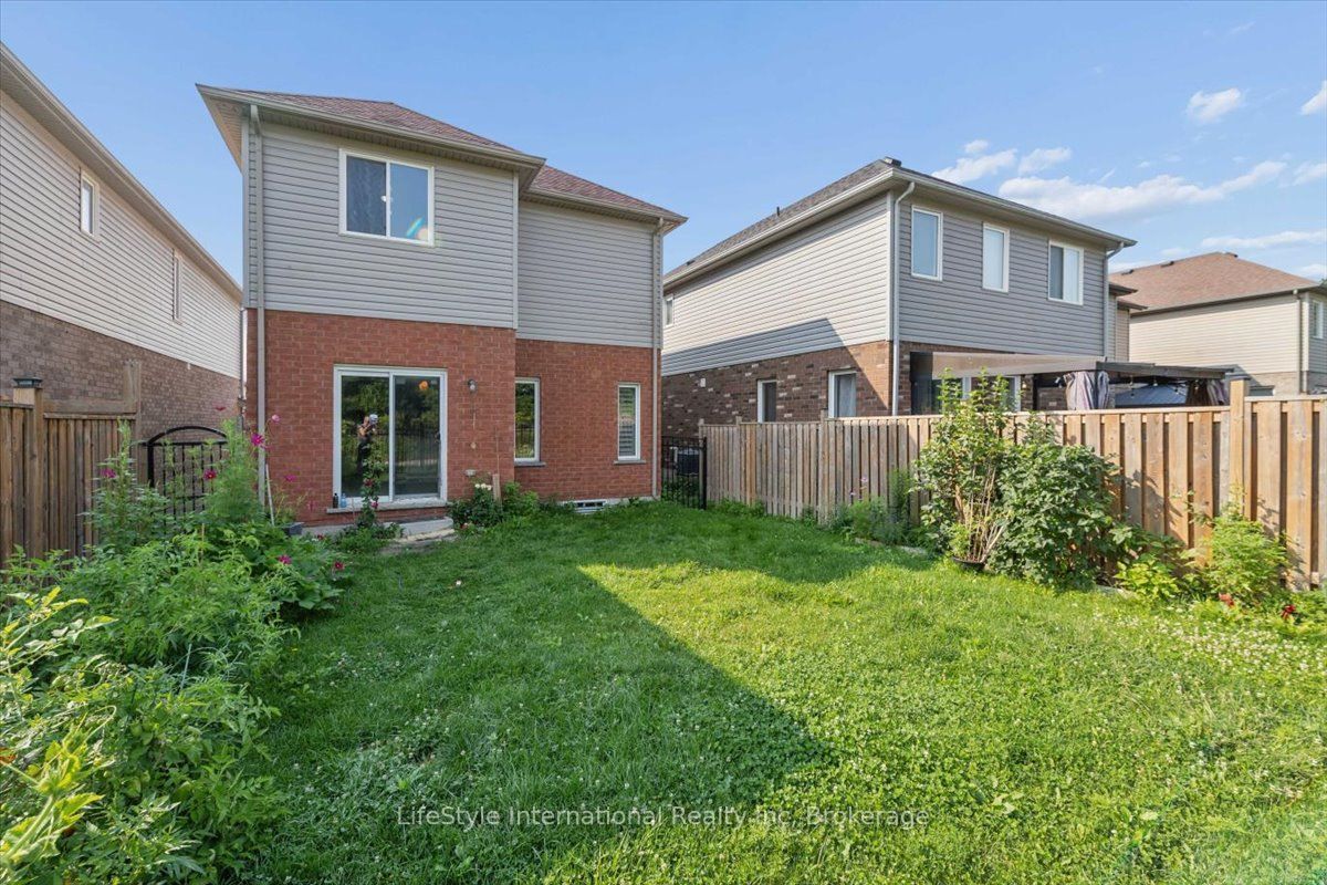 242 Moorlands Crescent S Property Photo 33