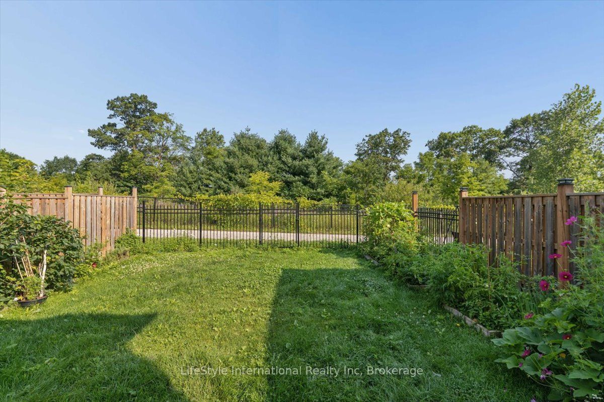 242 Moorlands Crescent S Property Photo 35