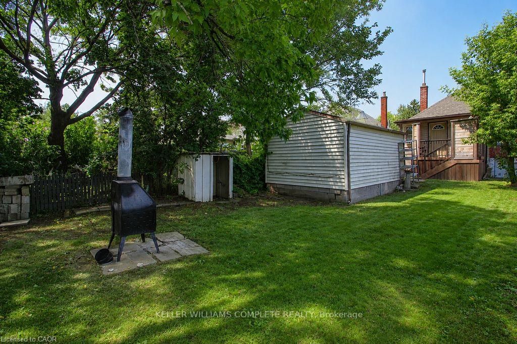 35 Barons Avenue S Property Photo 26