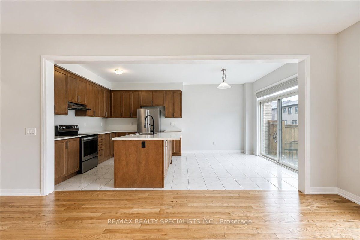 169 Silverwood Crescent Property Photo 7