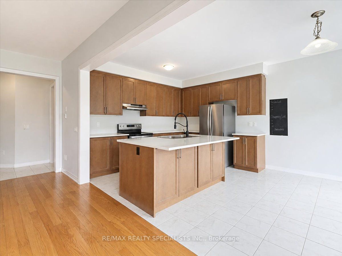 169 Silverwood Crescent Property Photo 8
