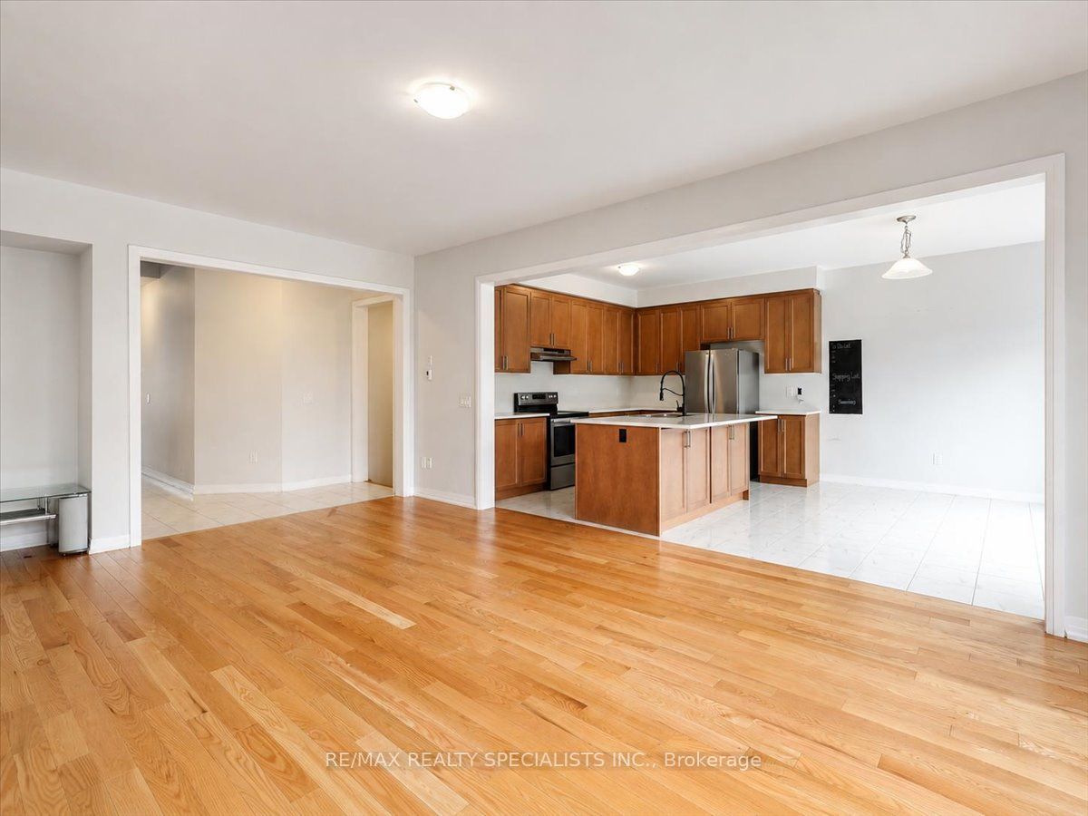169 Silverwood Crescent Property Photo 10