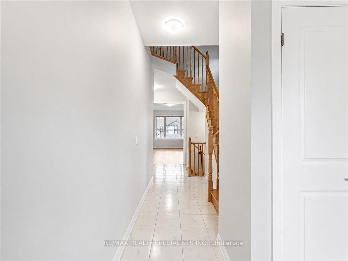 169 Silverwood Crescent Property Photo 12