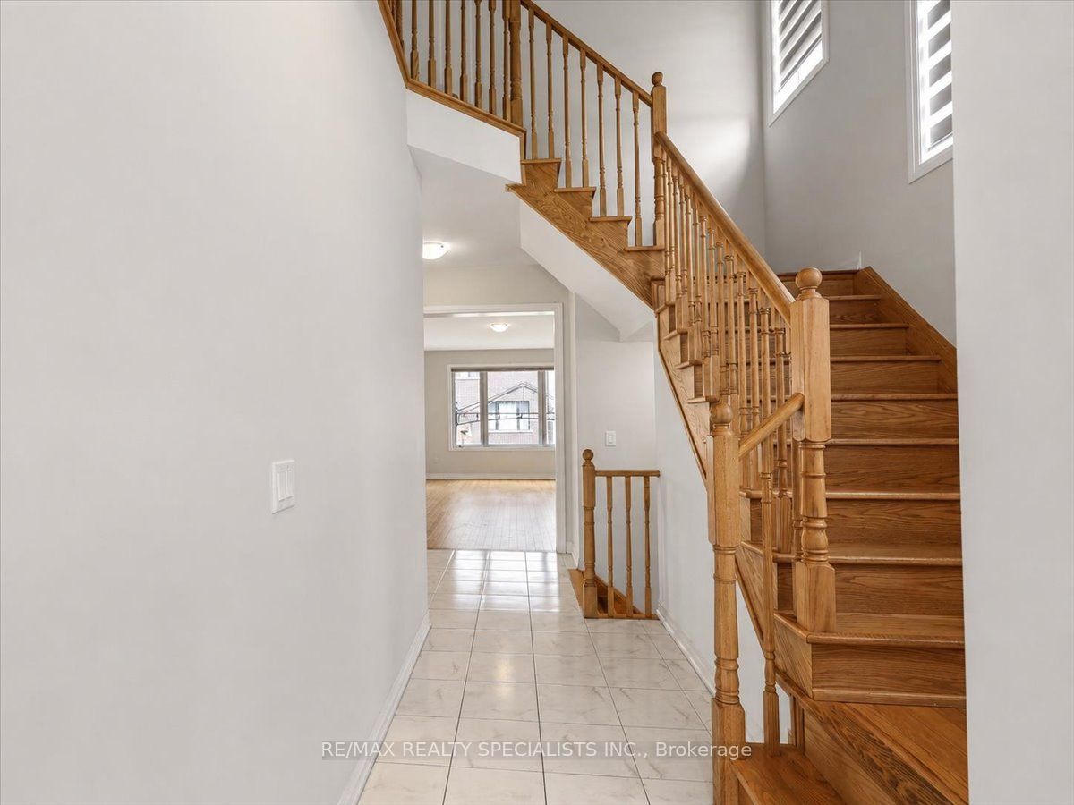 169 Silverwood Crescent Property Photo 16