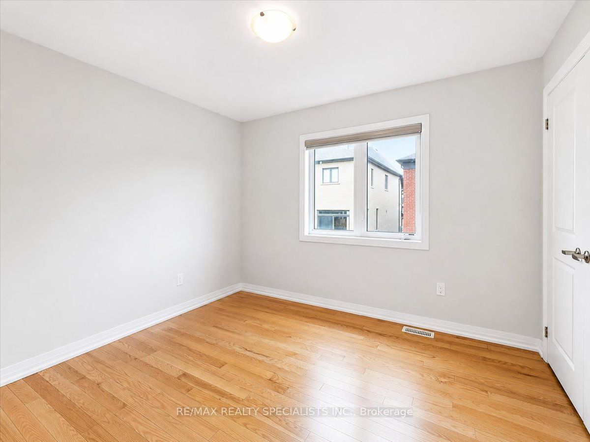 169 Silverwood Crescent Property Photo 35