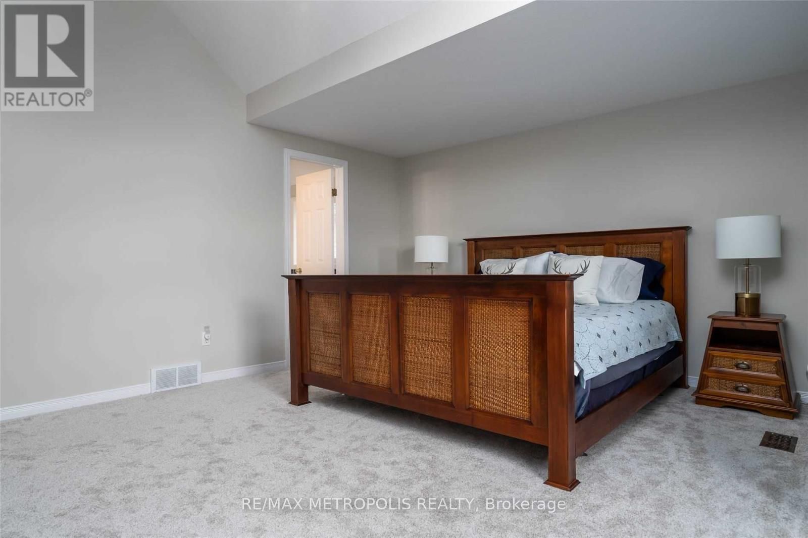 472 Hidden Creek Drive Property Photo 4