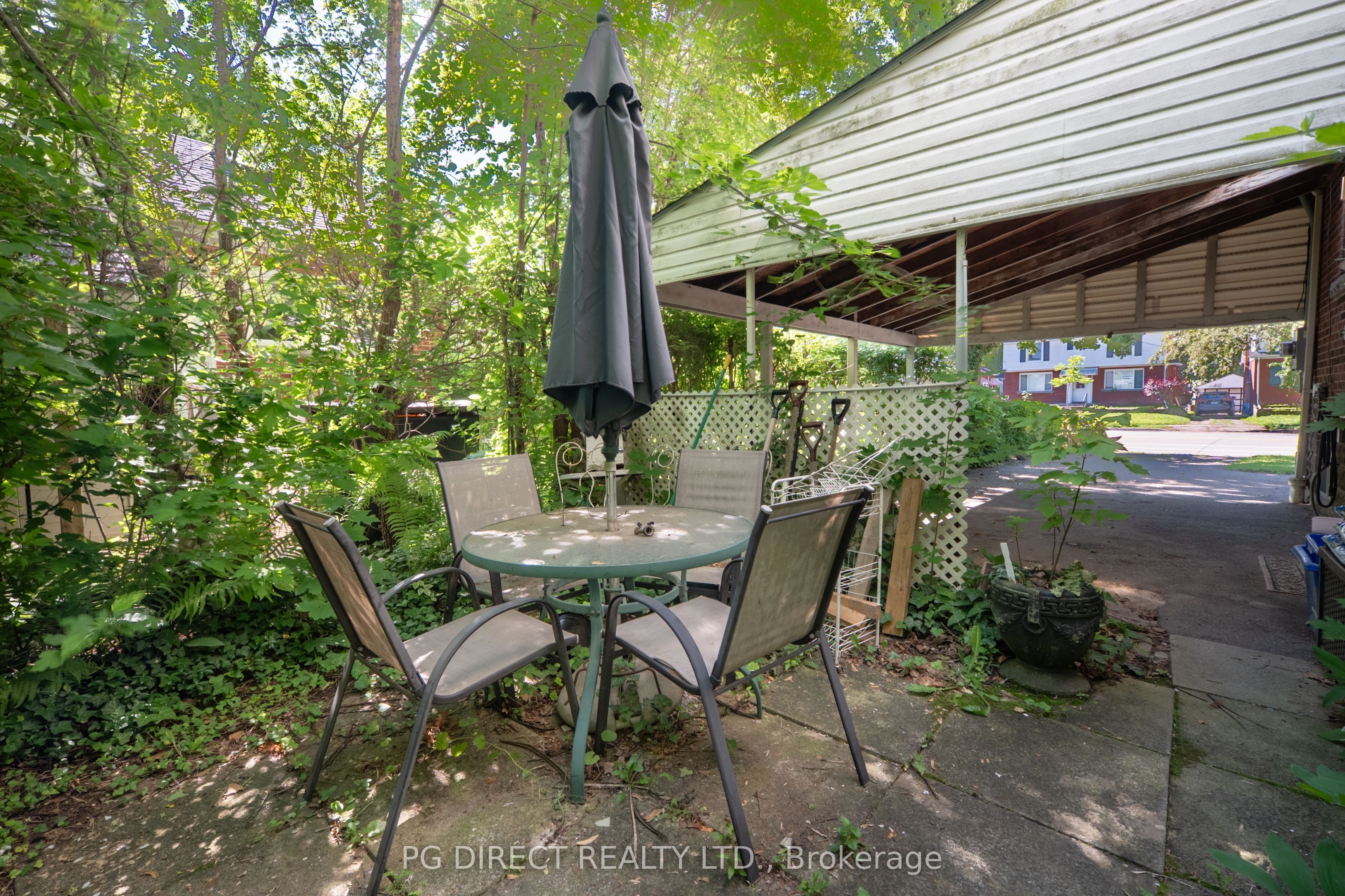 8 Sanders Boulevard Property Photo 3