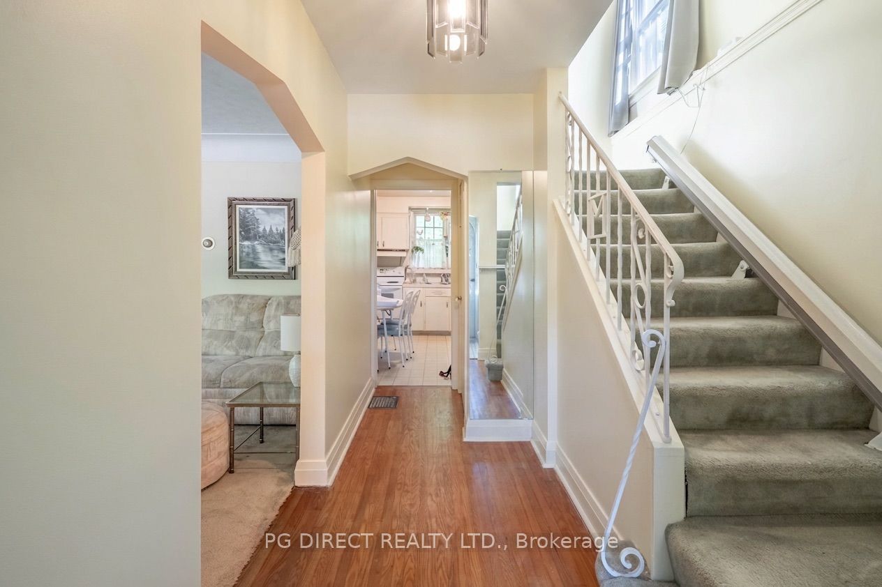 8 Sanders Boulevard Property Photo 6