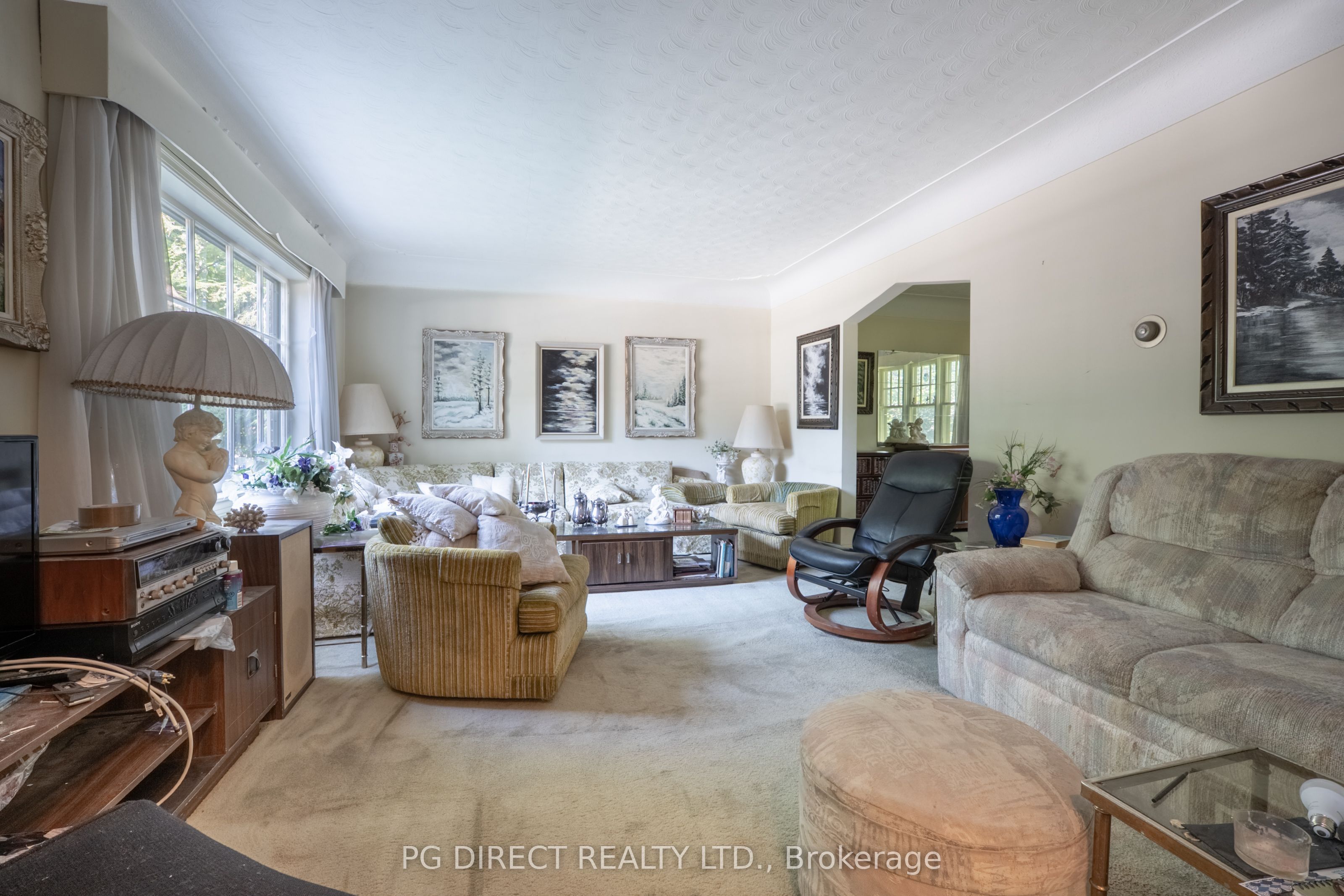8 Sanders Boulevard Property Photo 9