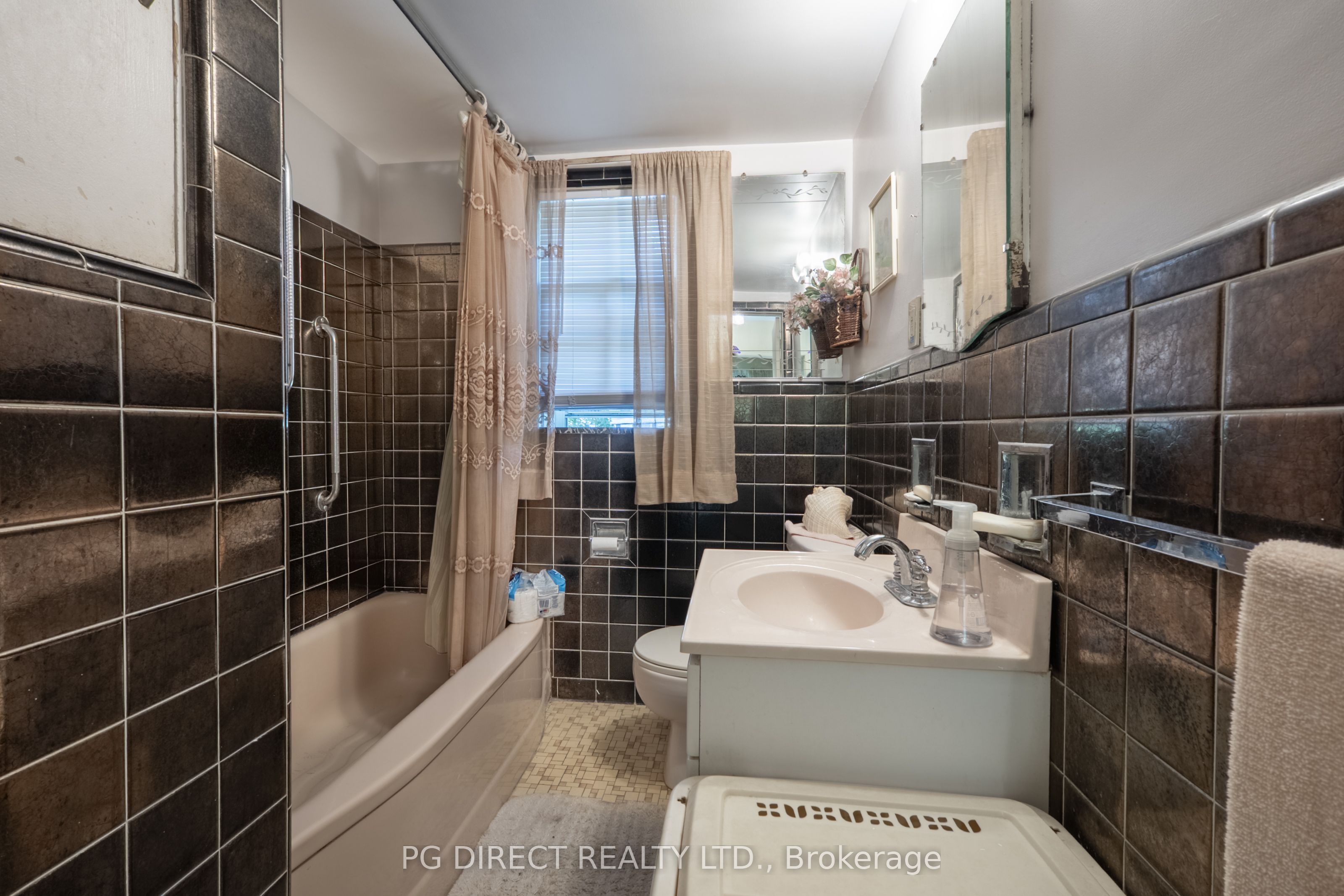 8 Sanders Boulevard Property Photo 18