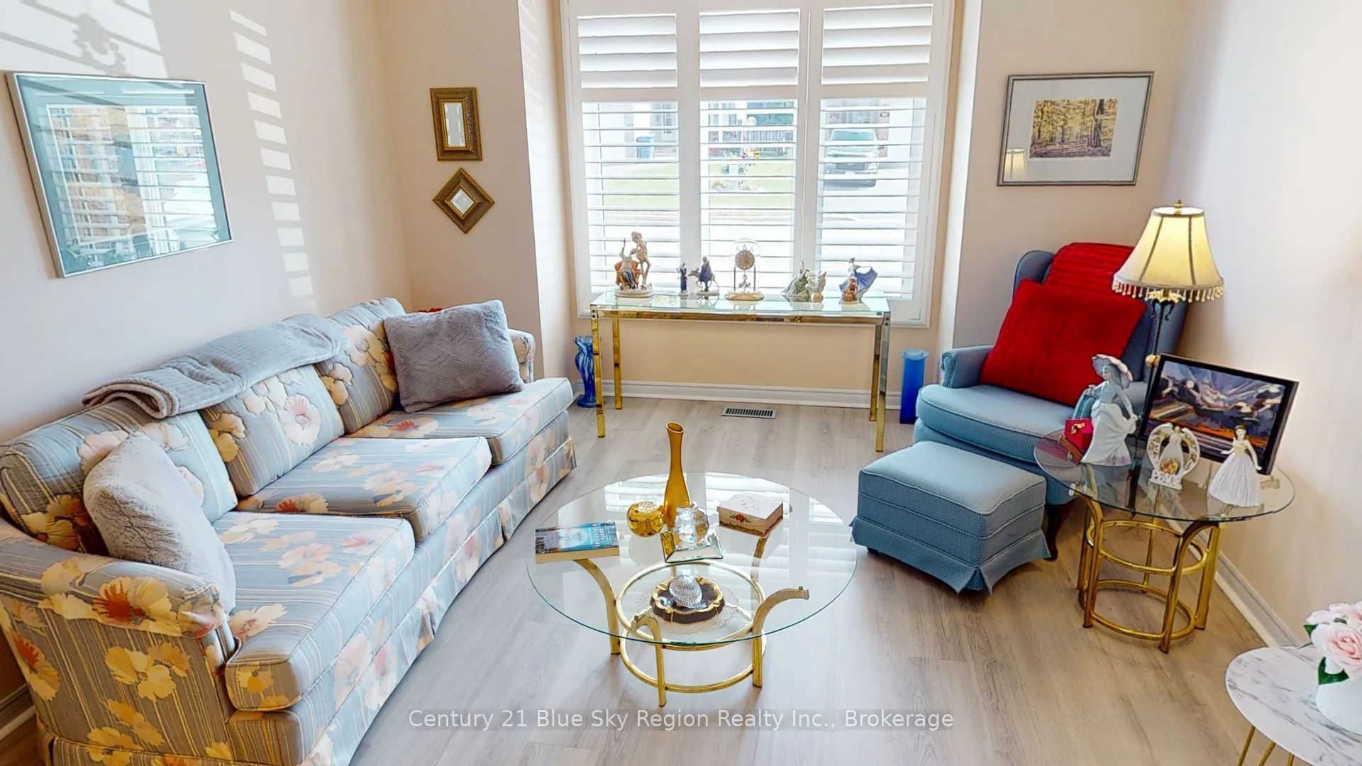 634 Tackaberry Drive Property Photo 2