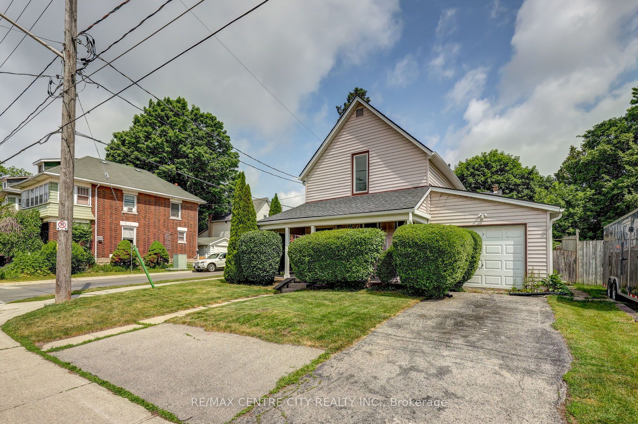 169 Wellington Street Property Photo 3