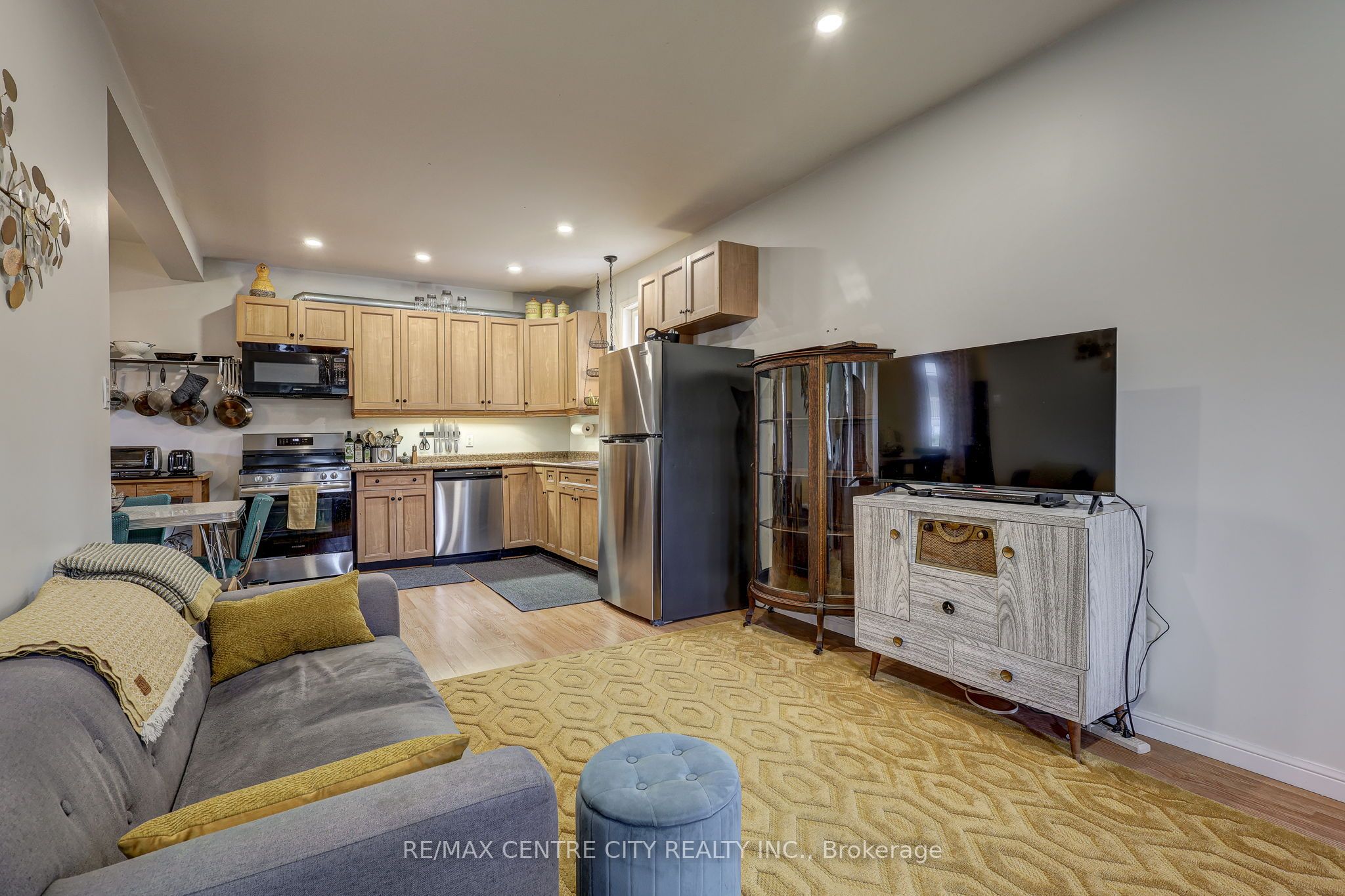 169 Wellington Street Property Photo 13