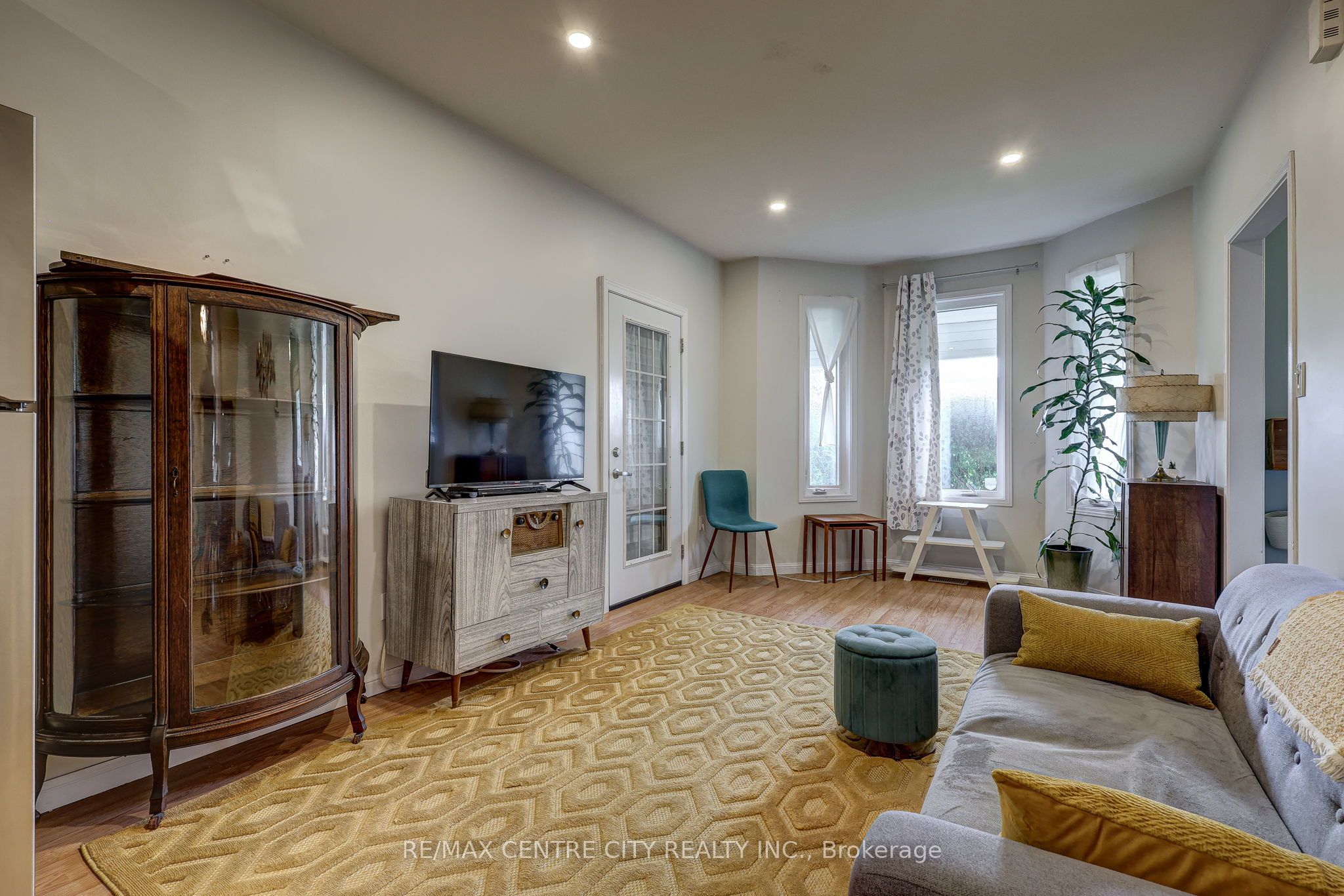 169 Wellington Street Property Photo 17