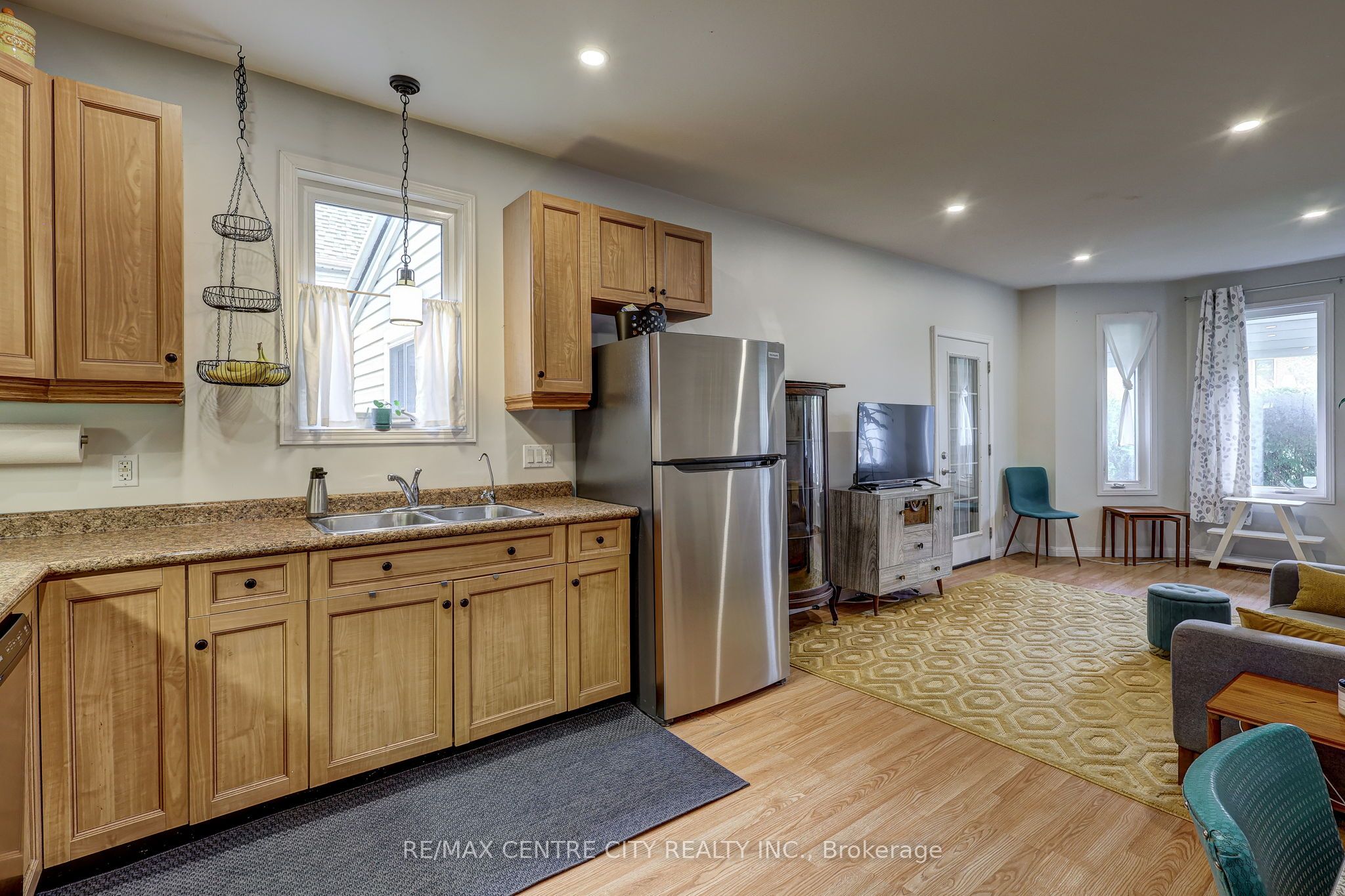 169 Wellington Street Property Photo 25