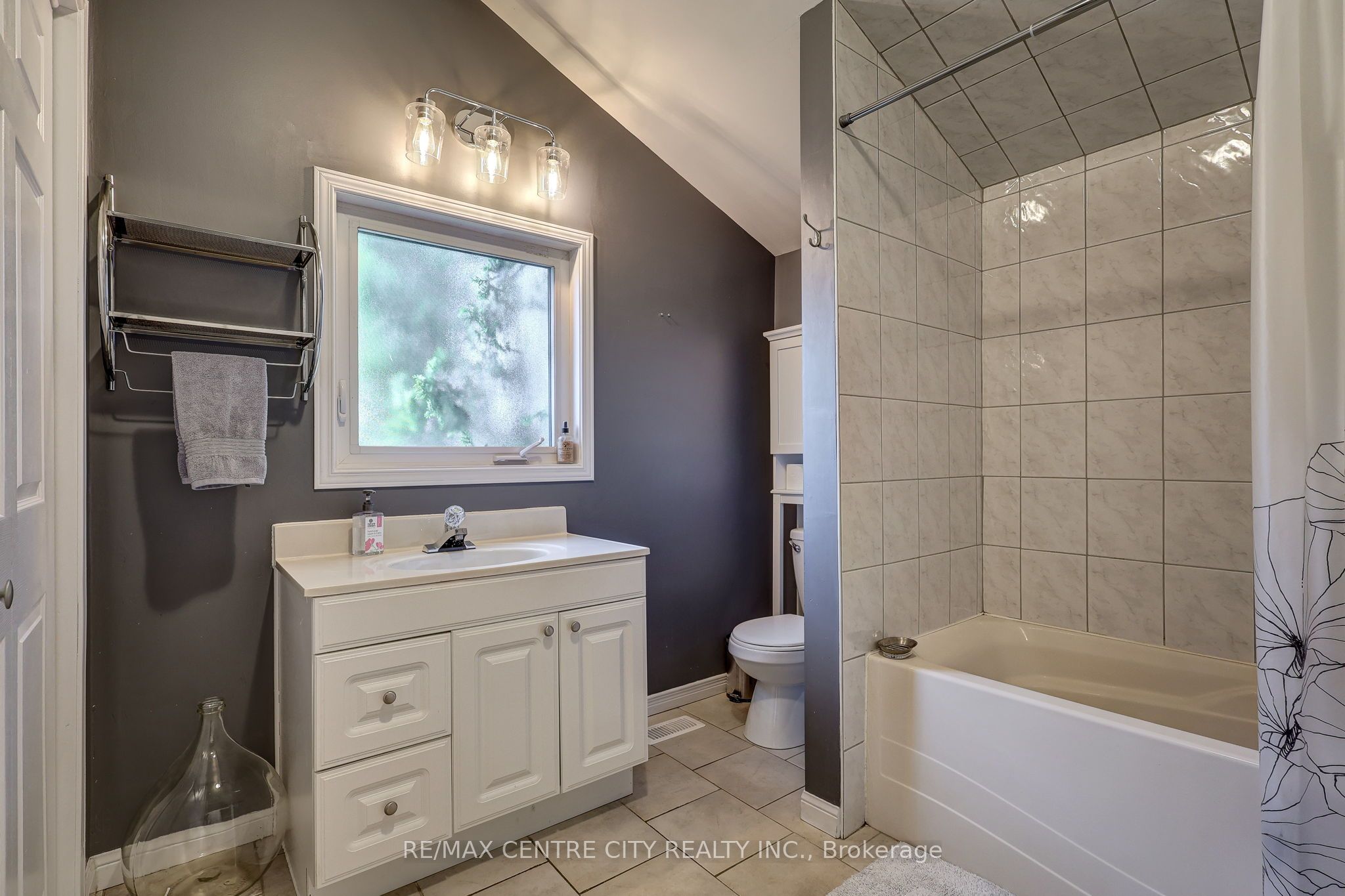 169 Wellington Street Property Photo 32