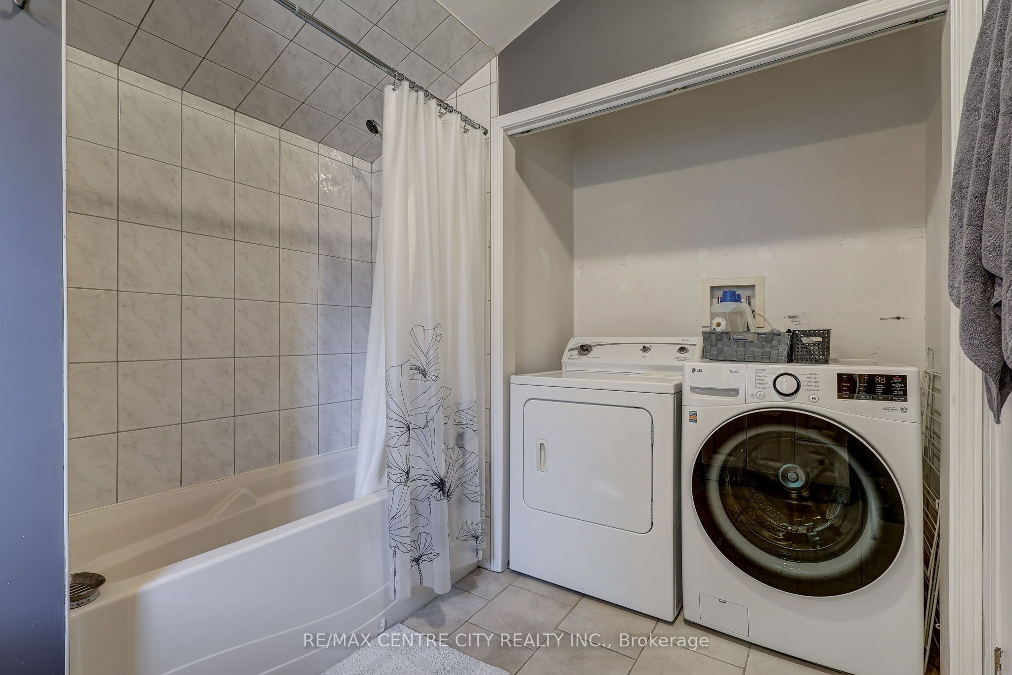 169 Wellington Street Property Photo 33