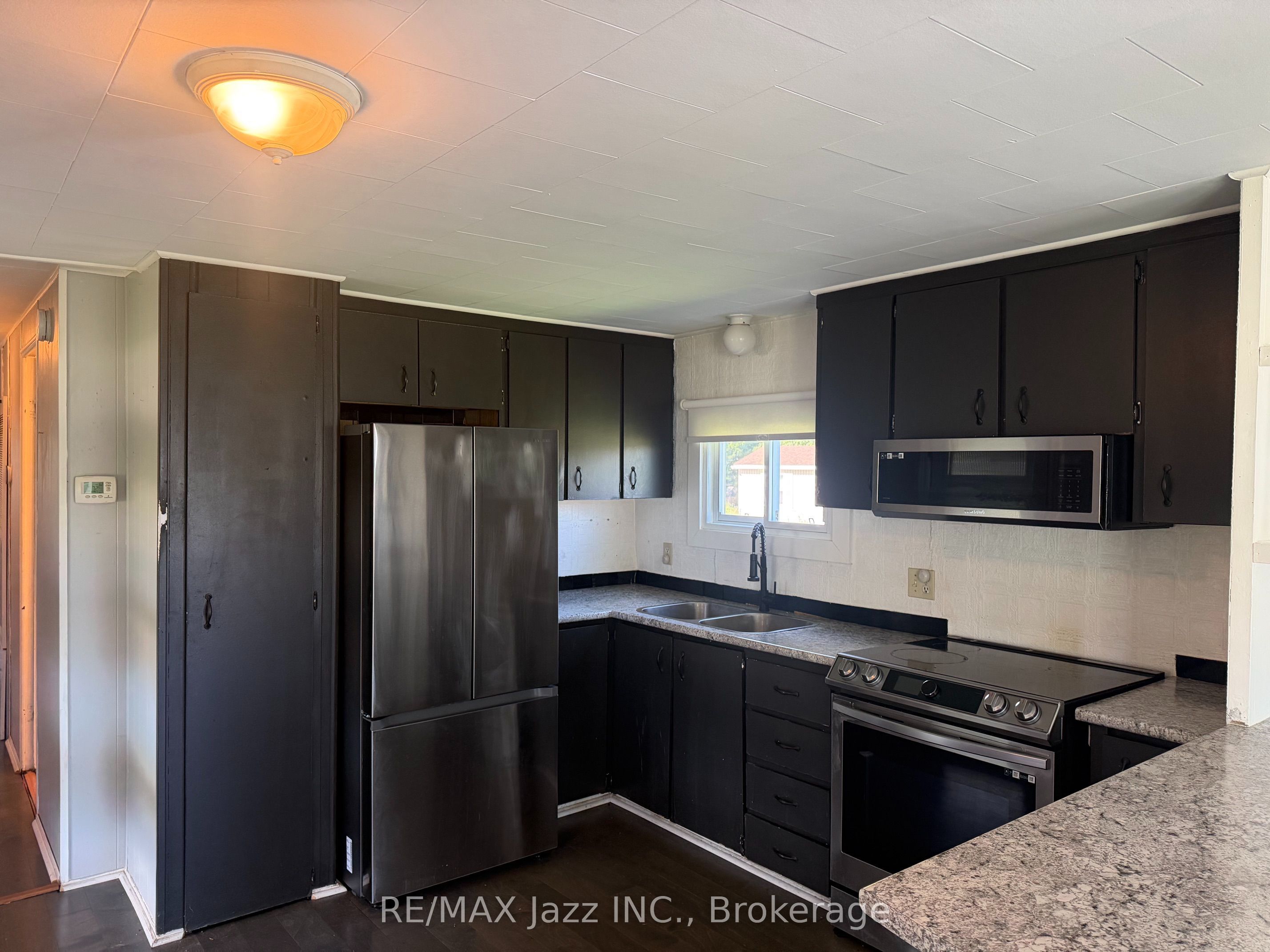 266 Hillview Road Property Photo 7