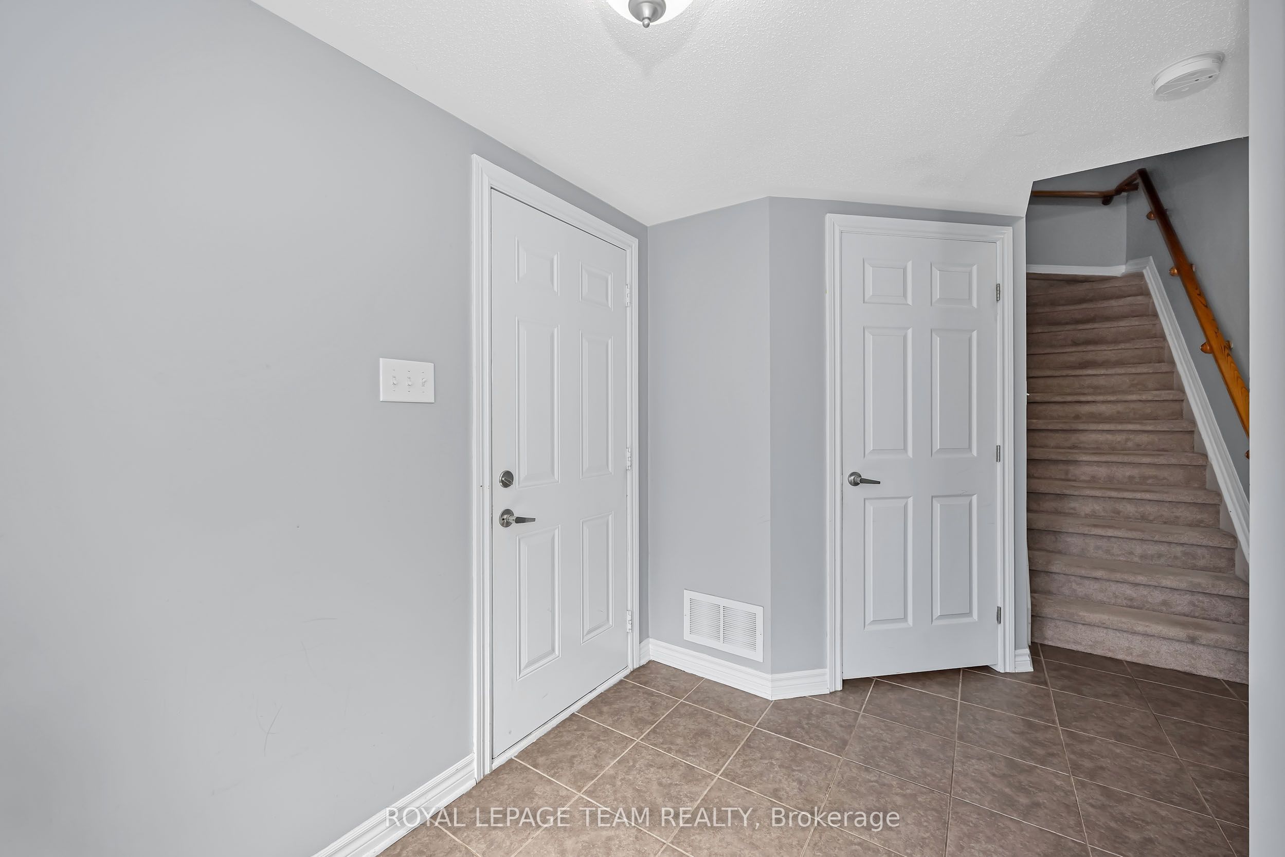 2555 Waterlilly Way Property Photo 4