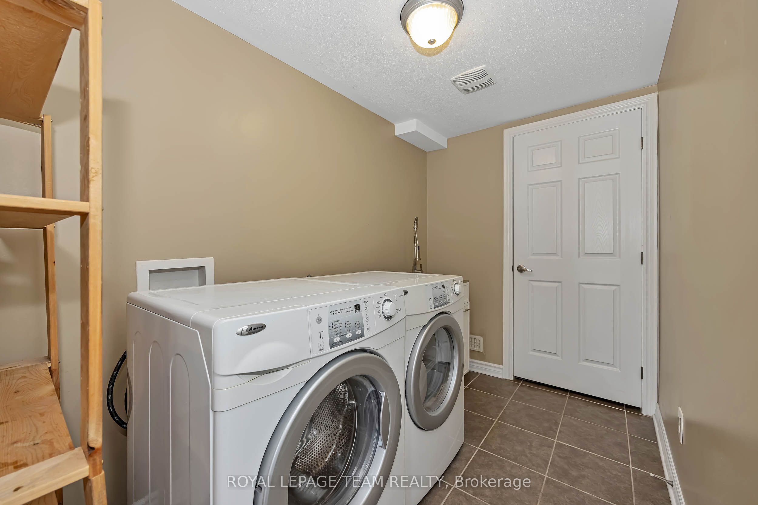 2555 Waterlilly Way Property Photo 5