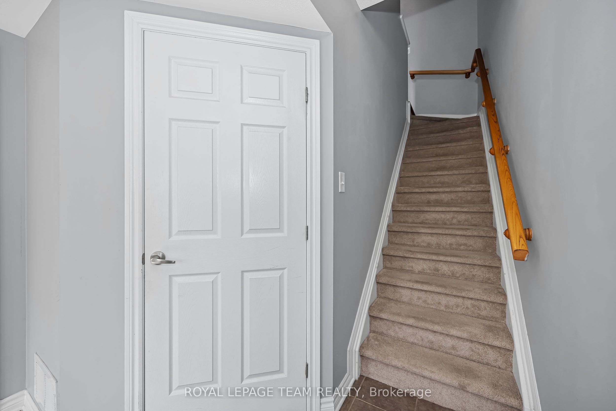 2555 Waterlilly Way Property Photo 6