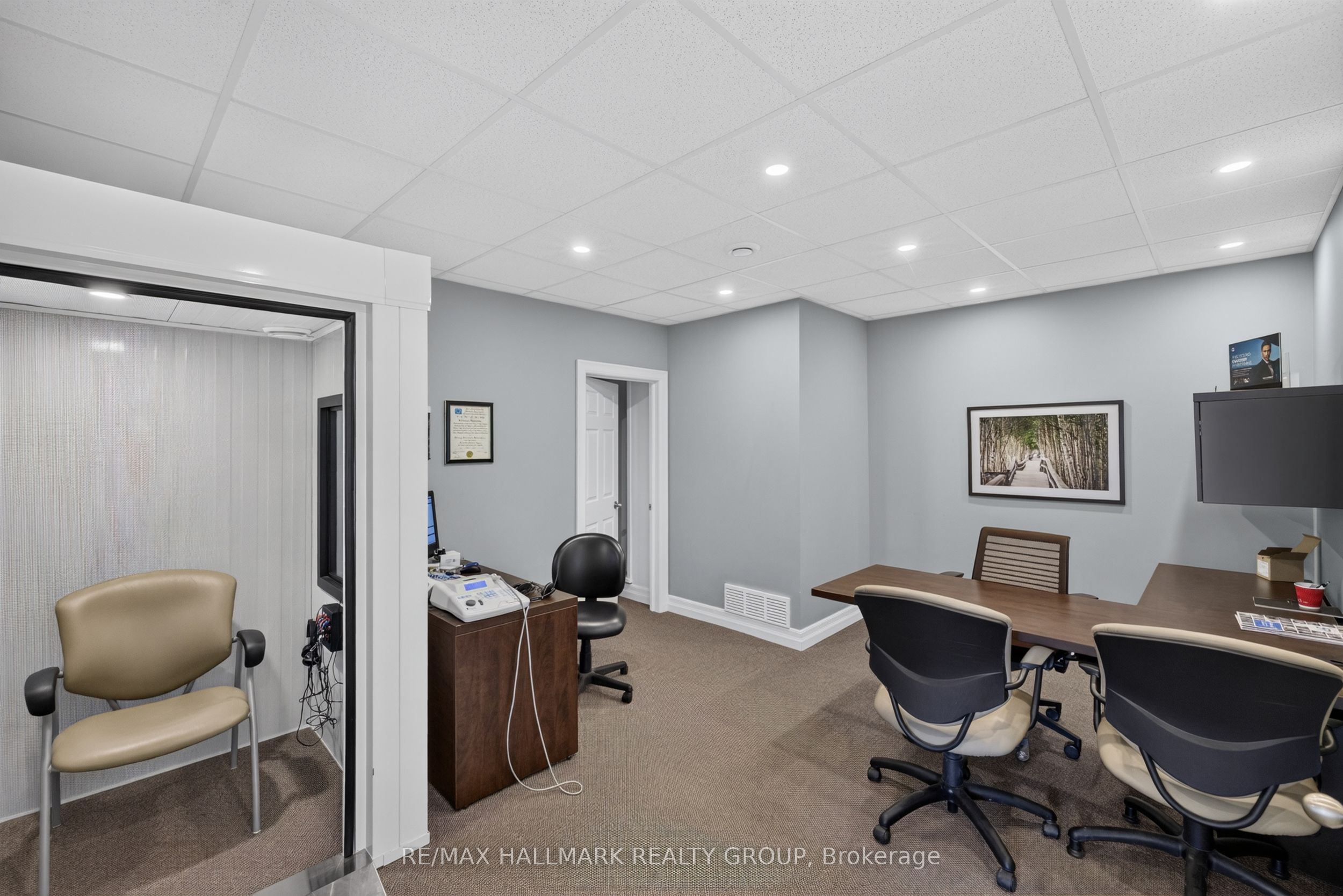 100 John Street N Property Photo 10