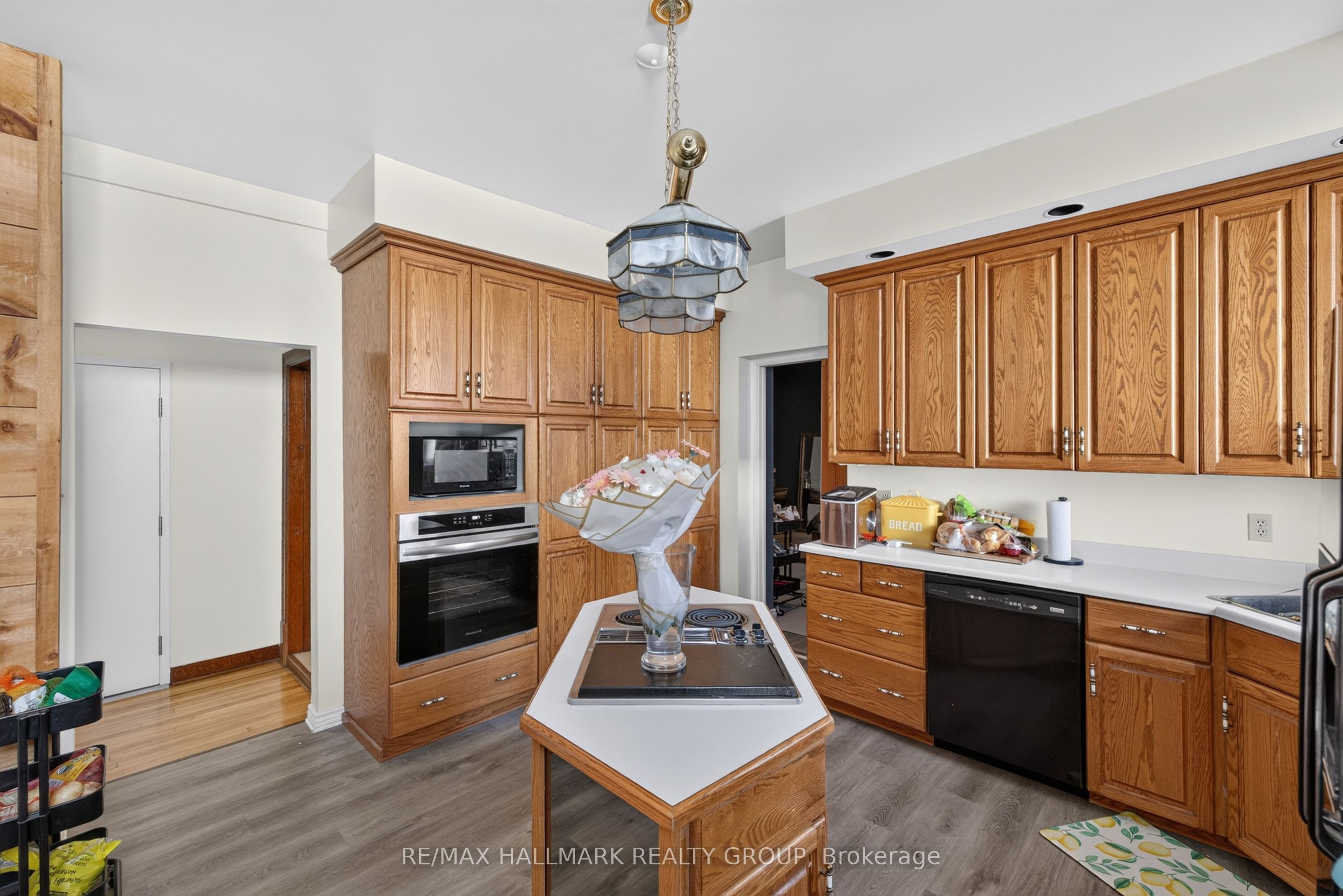 100 John Street N Property Photo 23