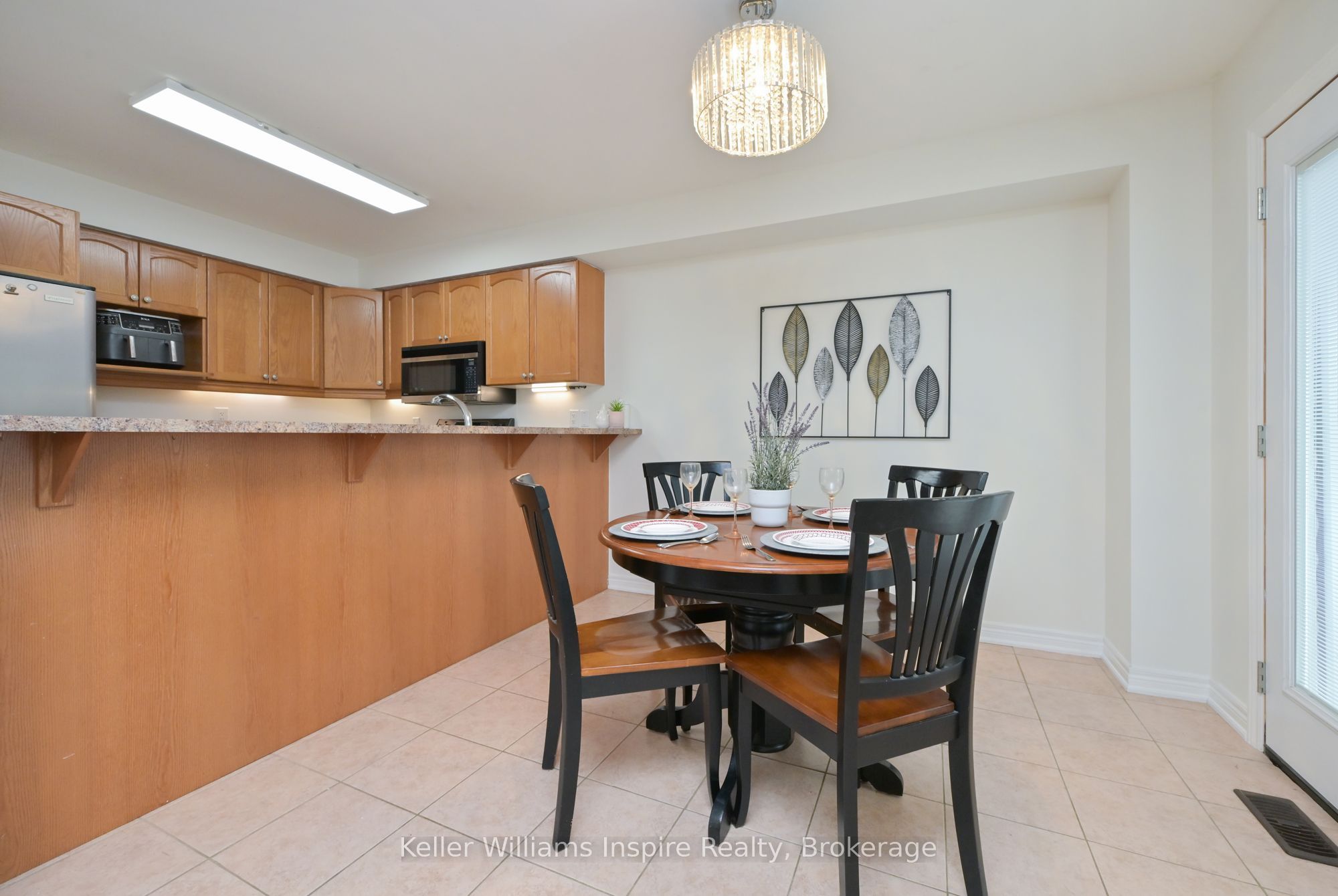 352 Orvis Crescent Property Photo 8