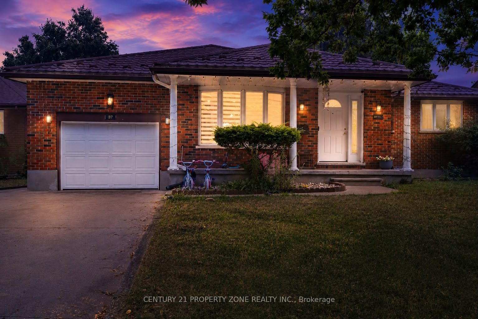 37 Laurentian Drive S Property Photo 1