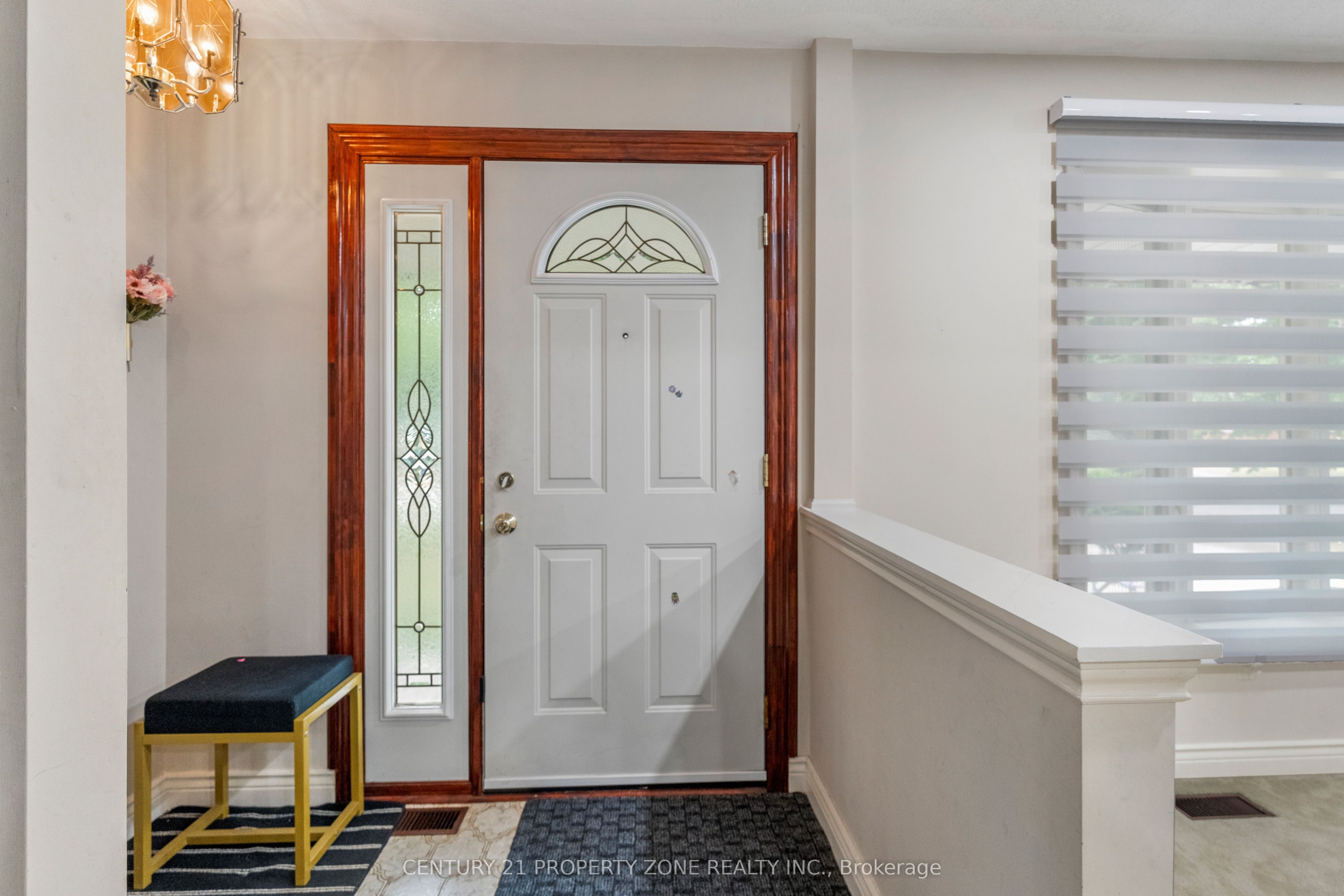37 Laurentian Drive S Property Photo 4
