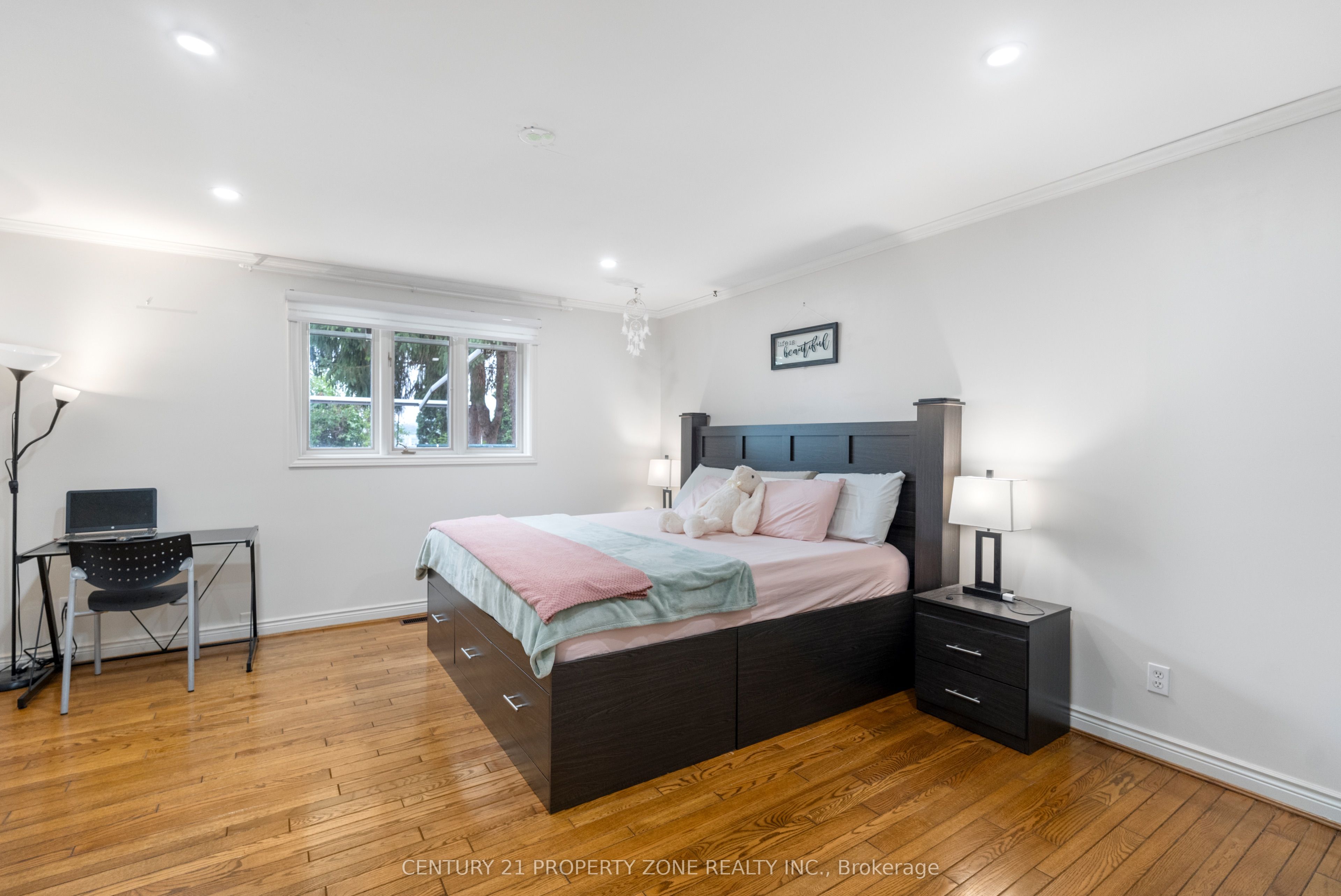 37 Laurentian Drive S Property Photo 12
